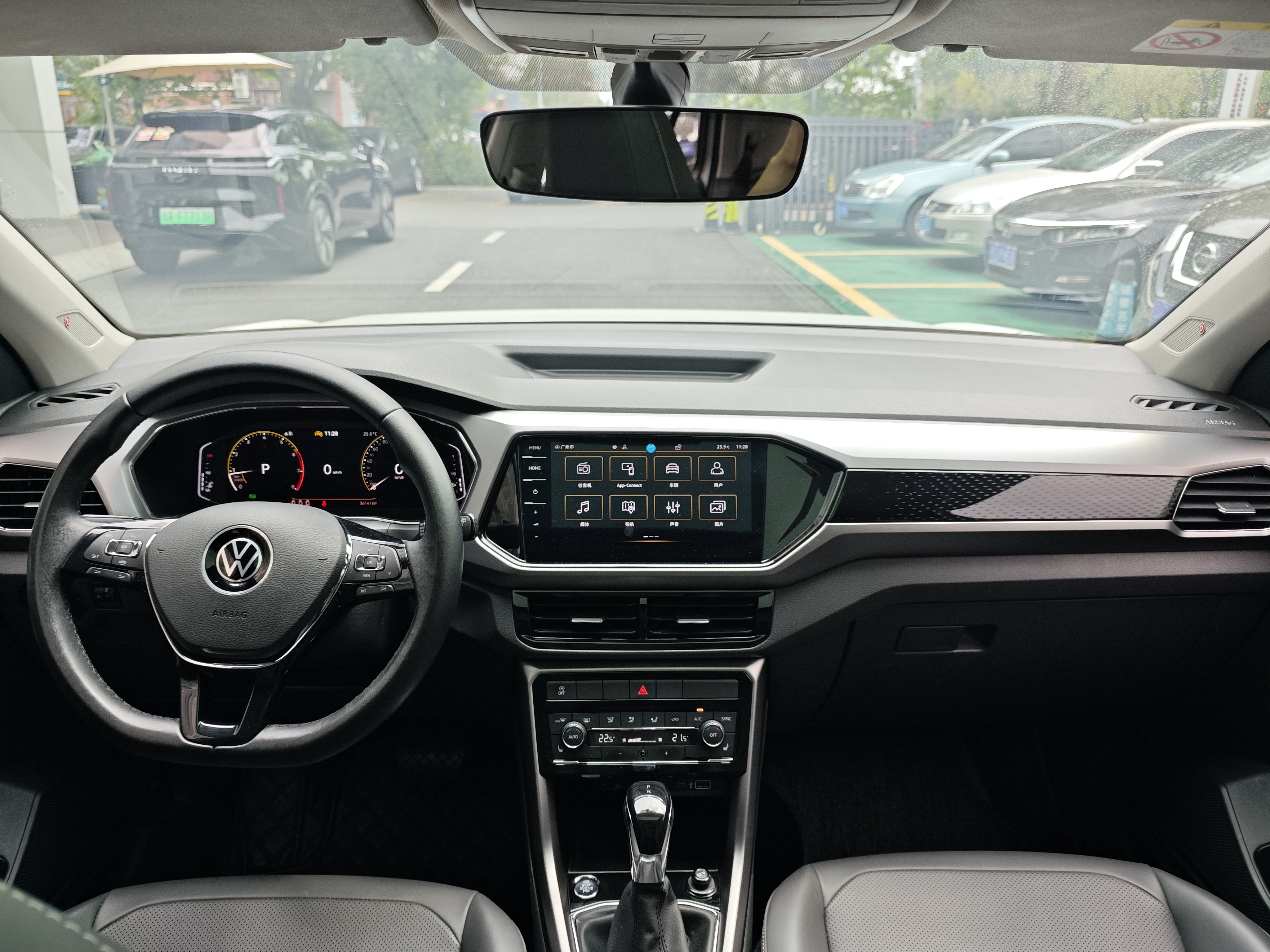 Volkswagen T-Cross 2023 #11 Volkswagen T-Cross 2023 car image #11