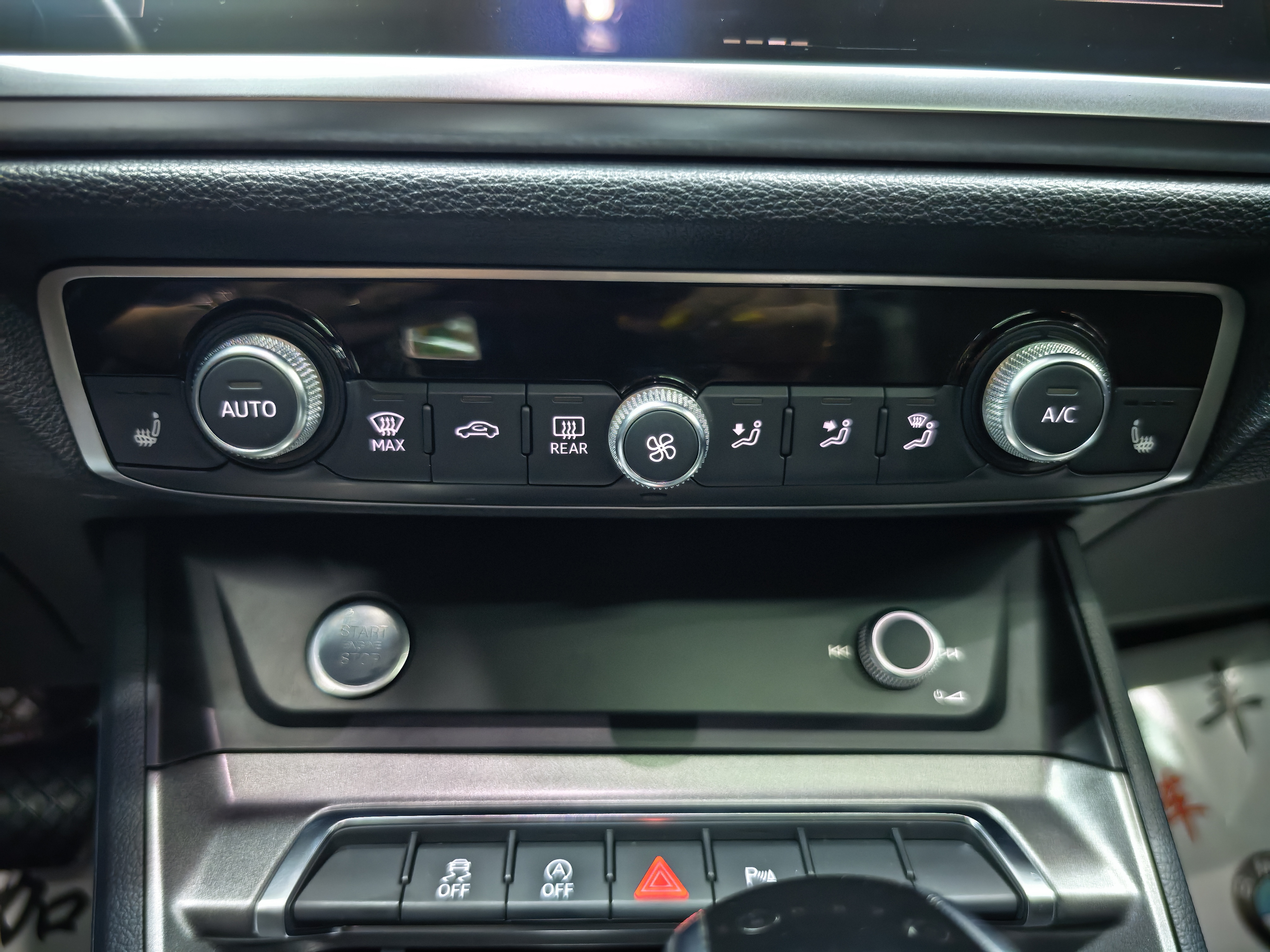 Audi Q3 2023 car image #11