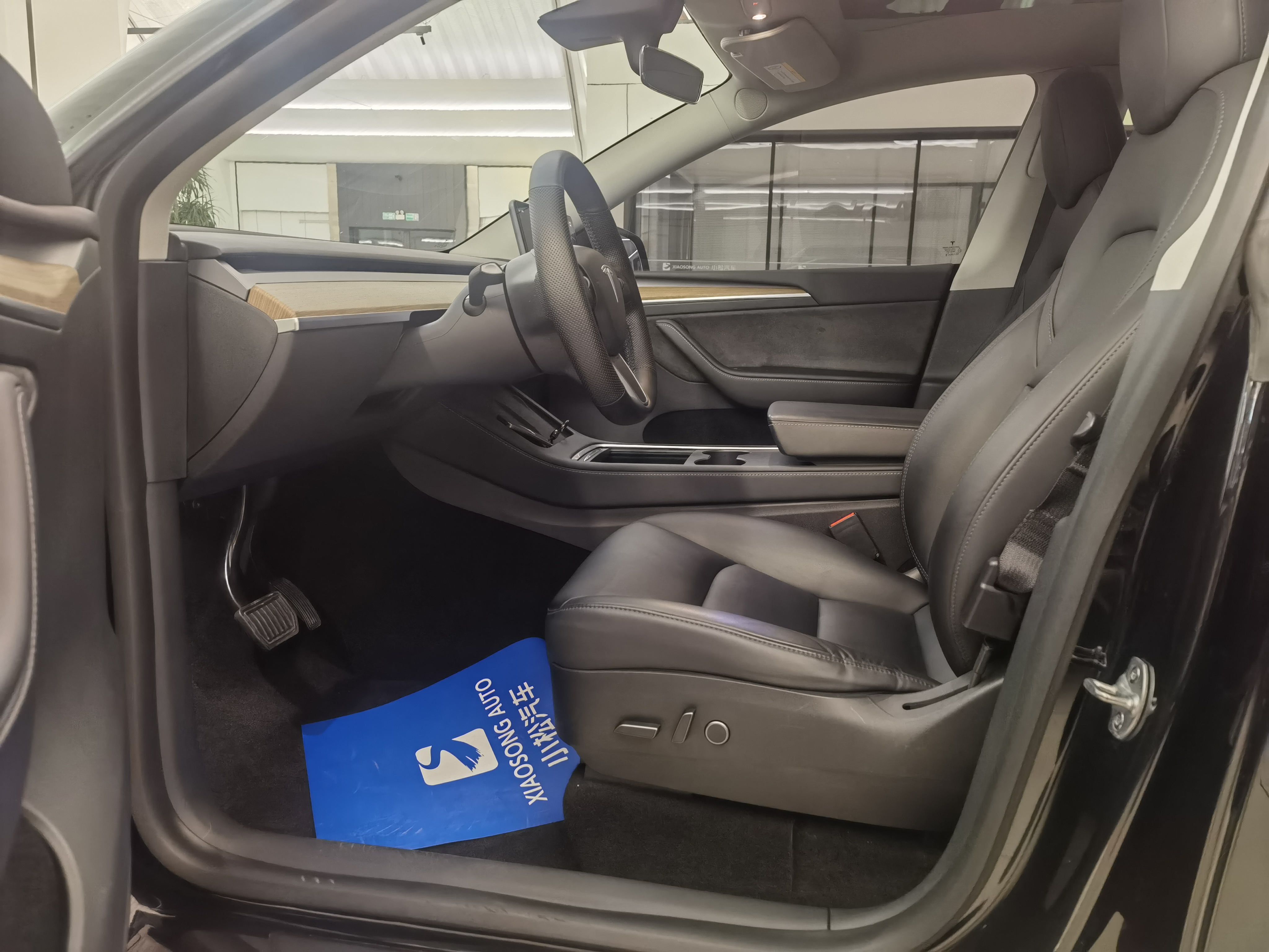 Tesla Model Y 2022 car image #11