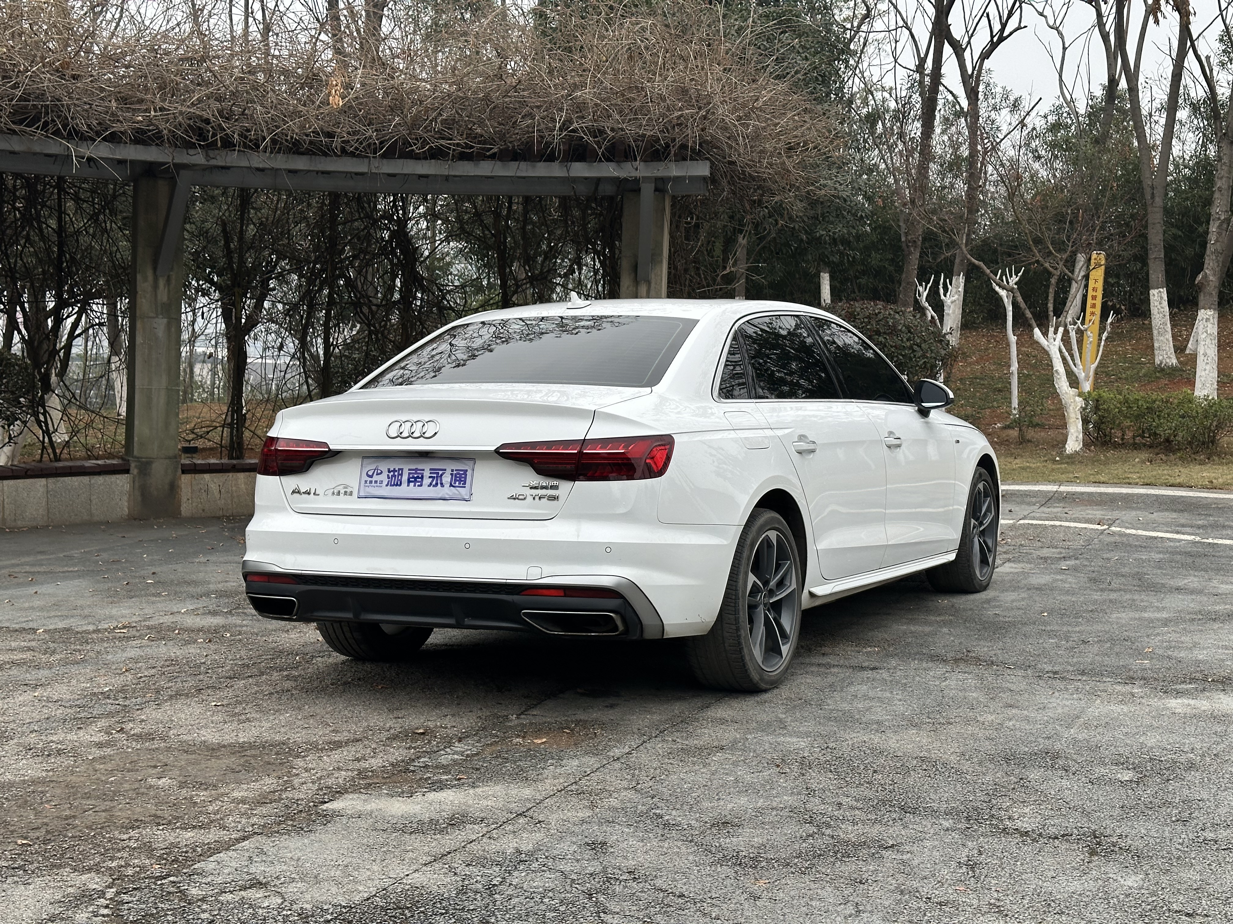 Audi A4L 2022 car image #11