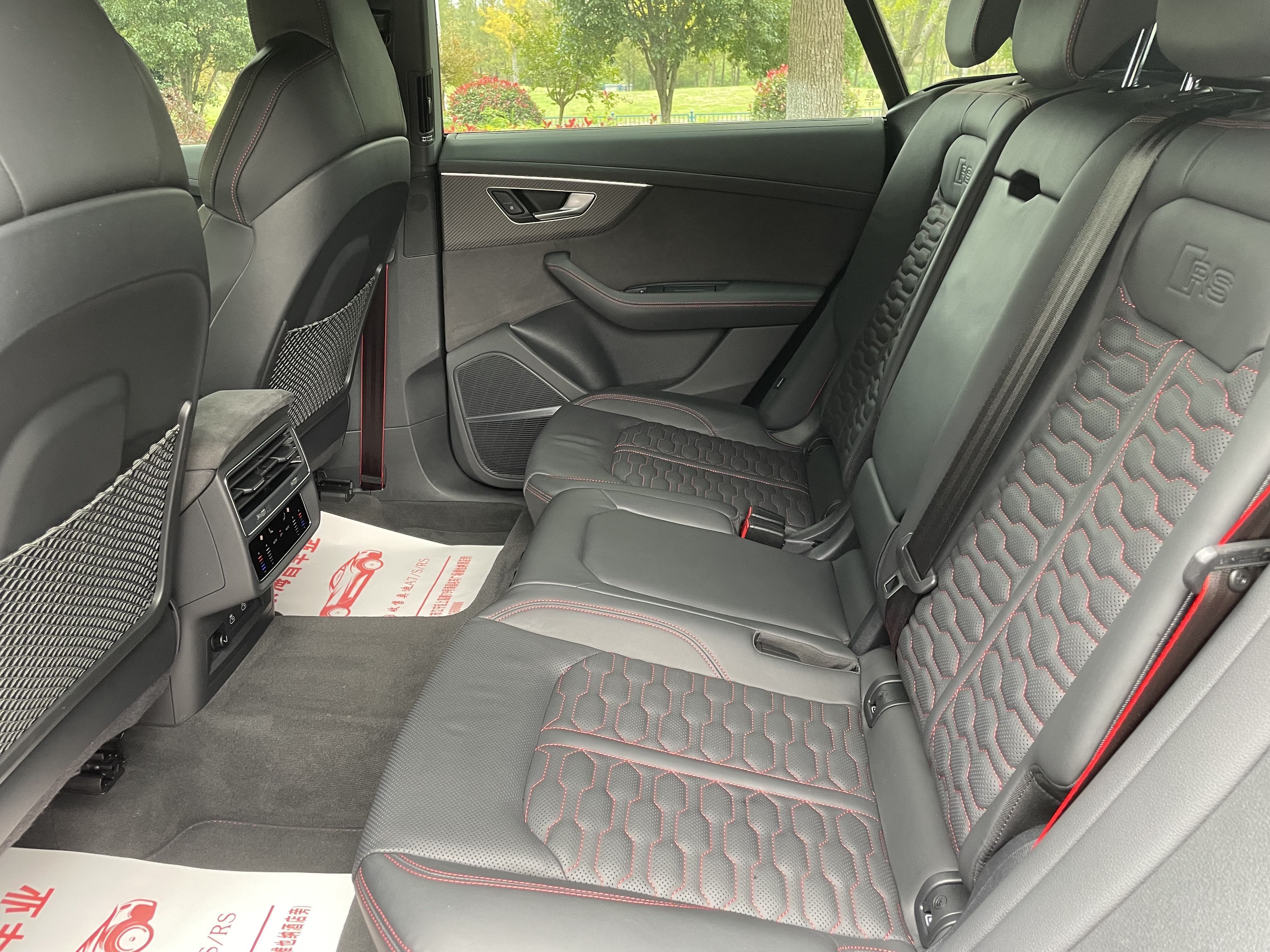 Audi RS Q8 2024 car image #11