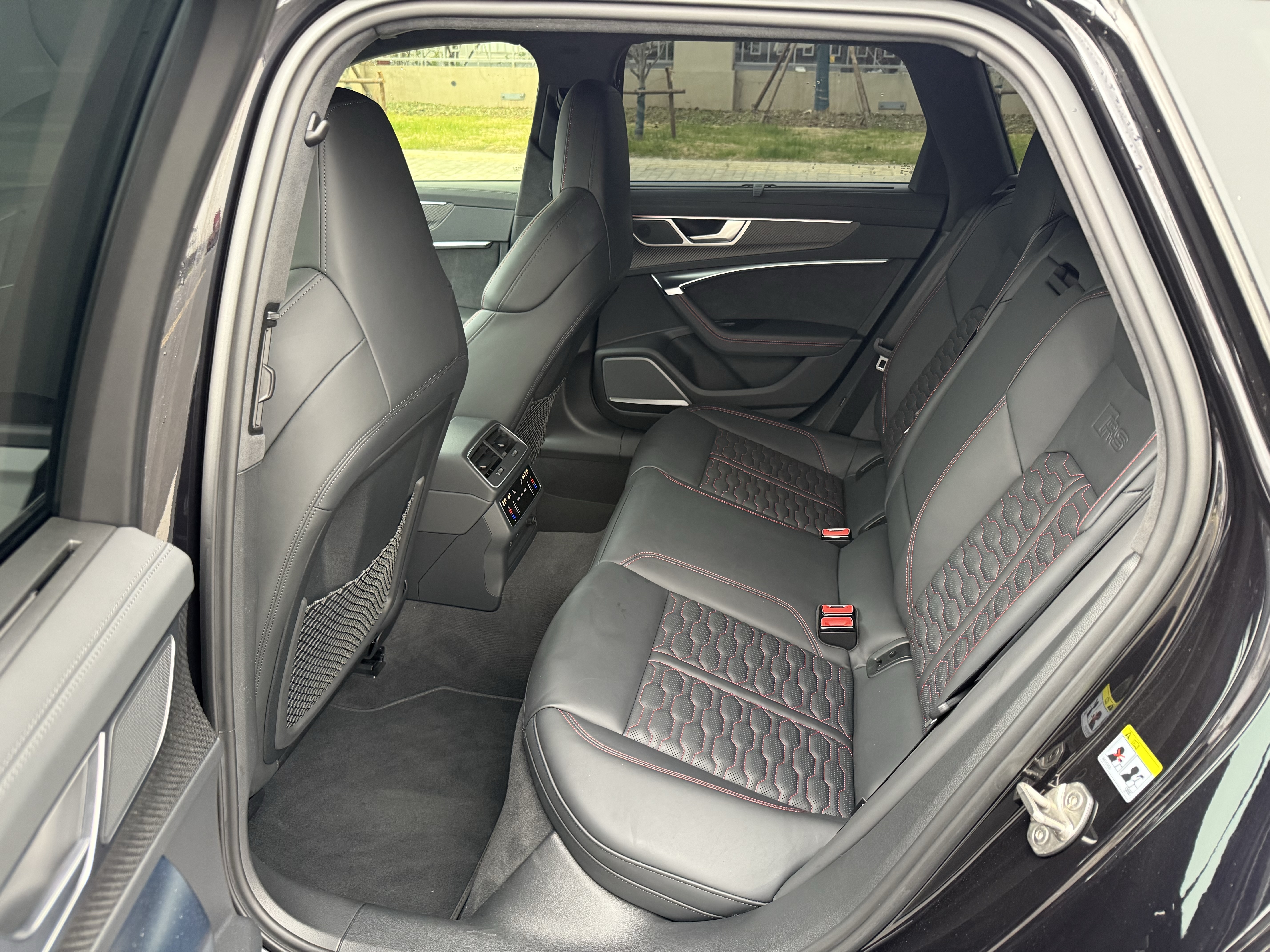 Audi RS 6 2022 immagine di auto #11