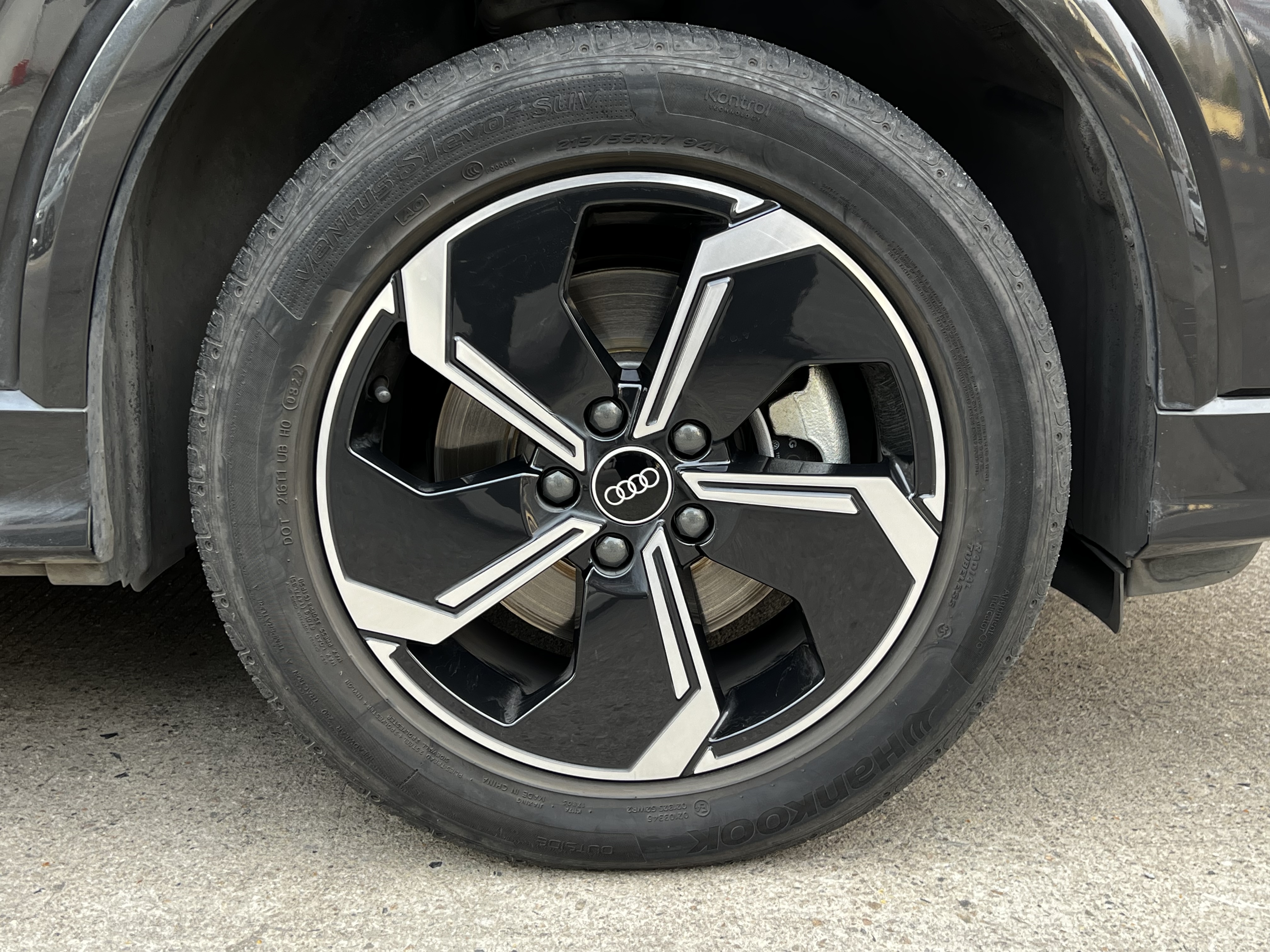 Audi Q2L e-tron 2022 immagine di auto #11