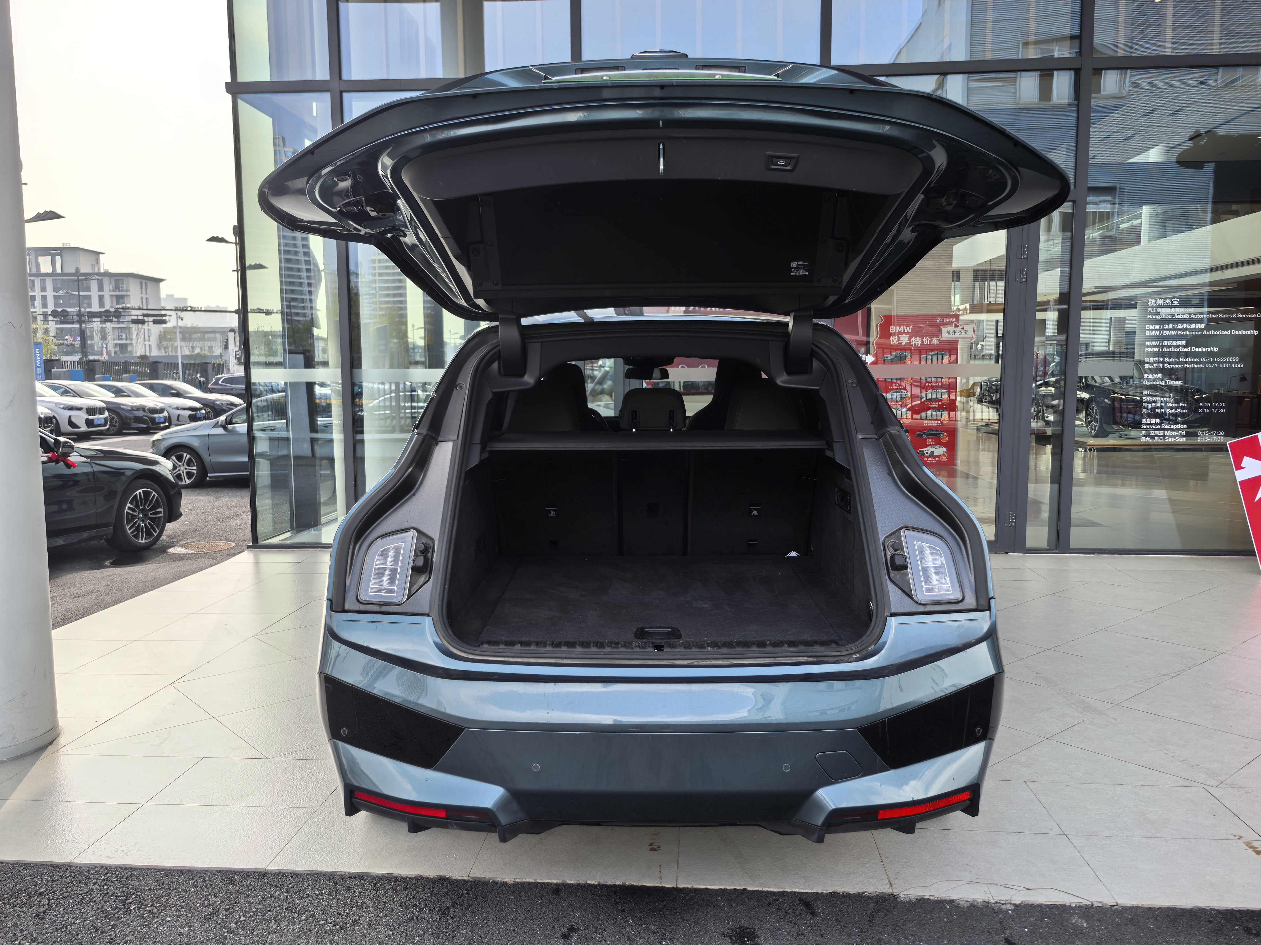 BMW iX 2023 car image #11