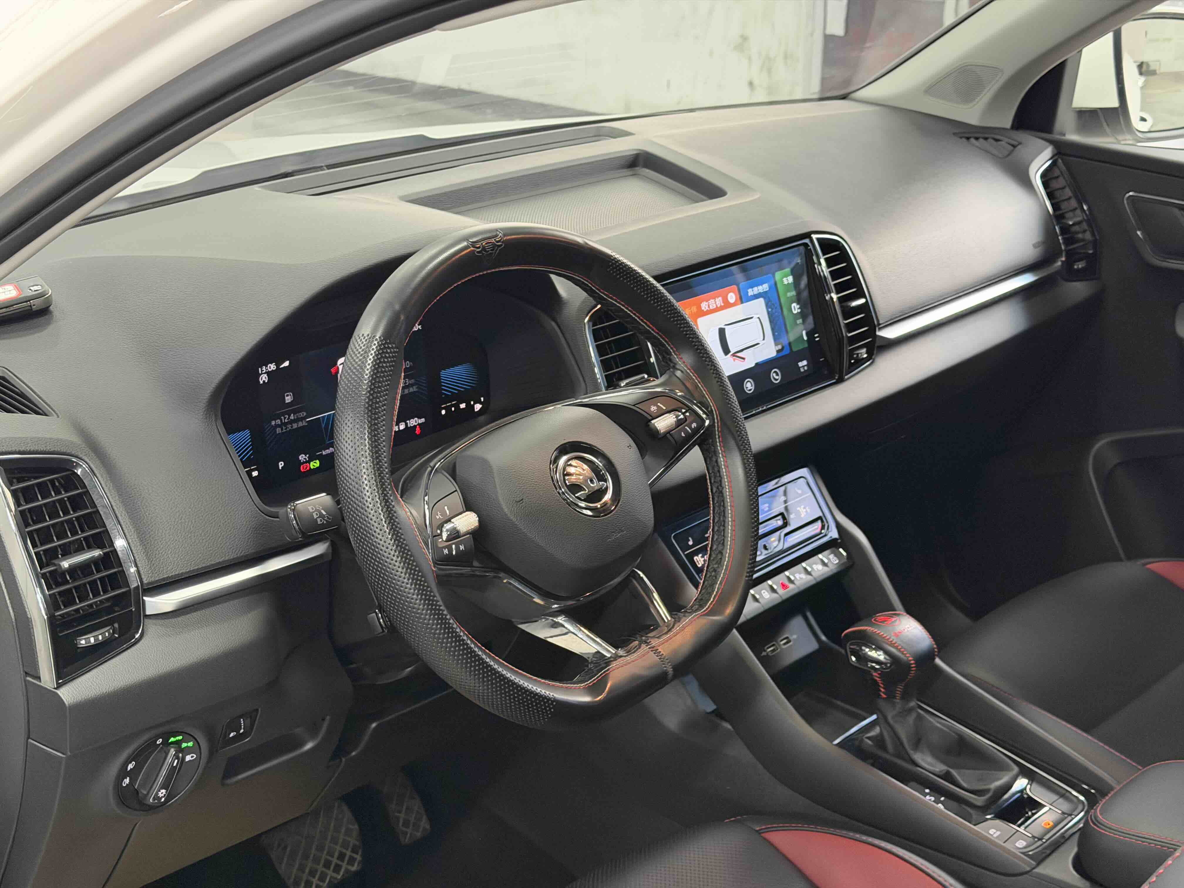 Skoda Karoq 2022 изображение автомобиля #11