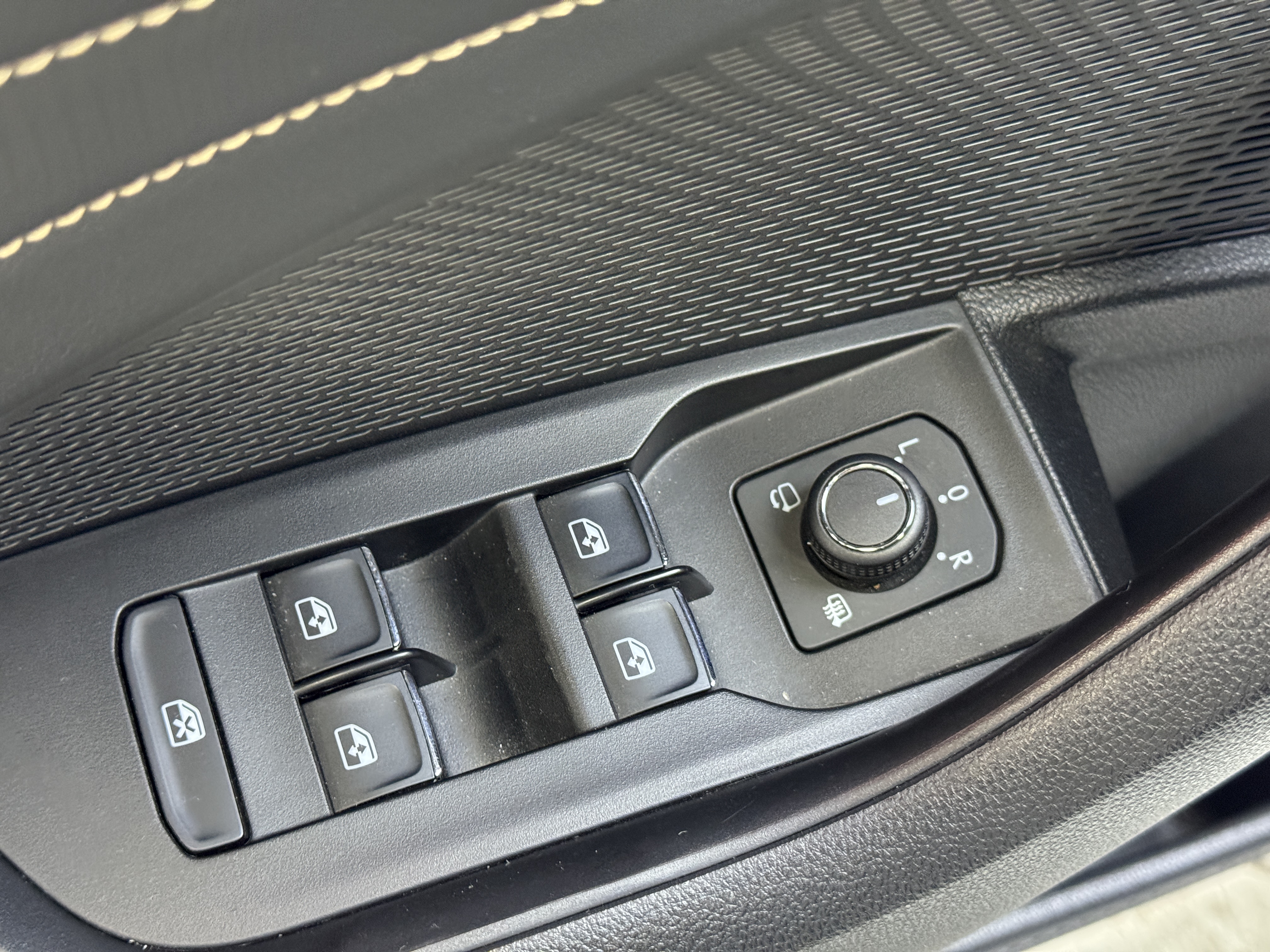 Skoda Octavia 2023 car image #11