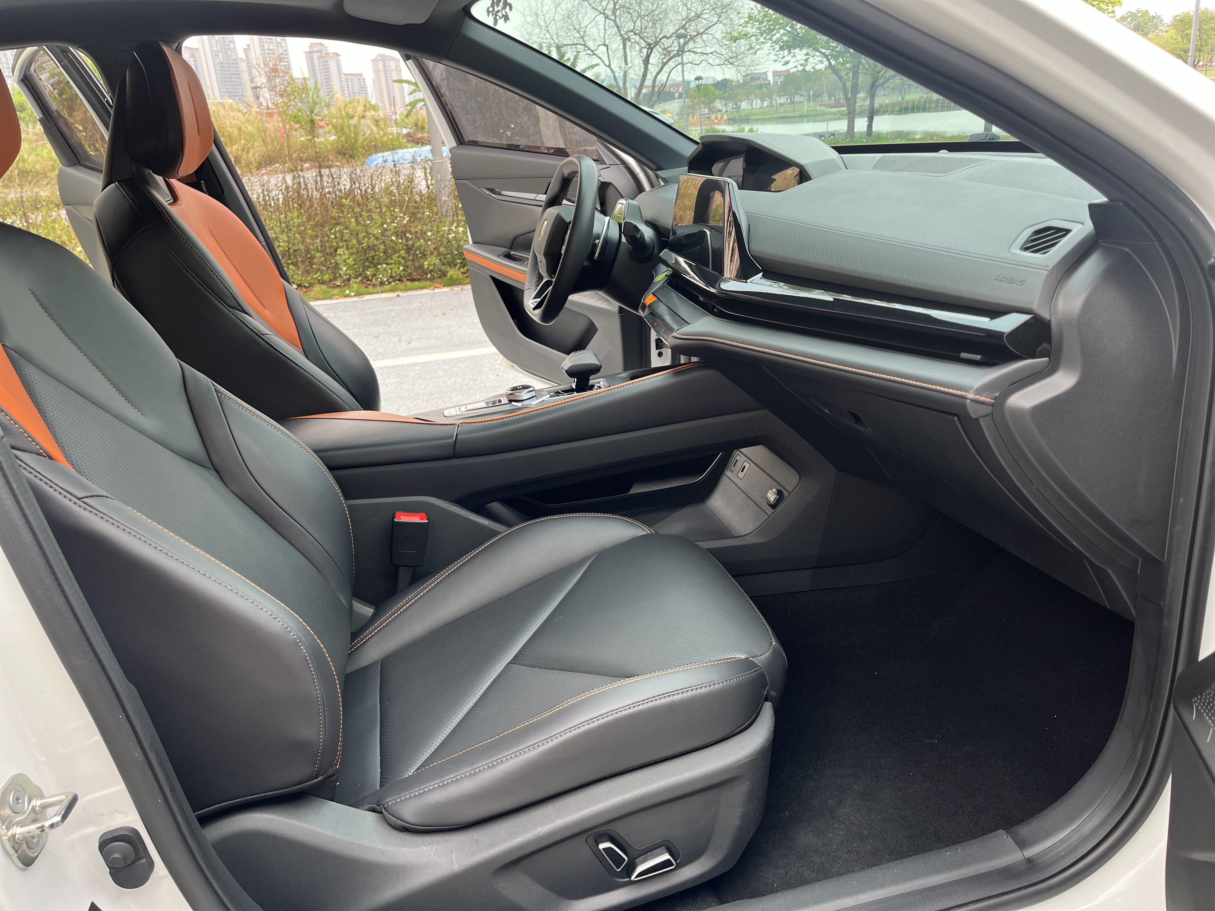 Changan UNI-V 2023 صورة سيارة #11