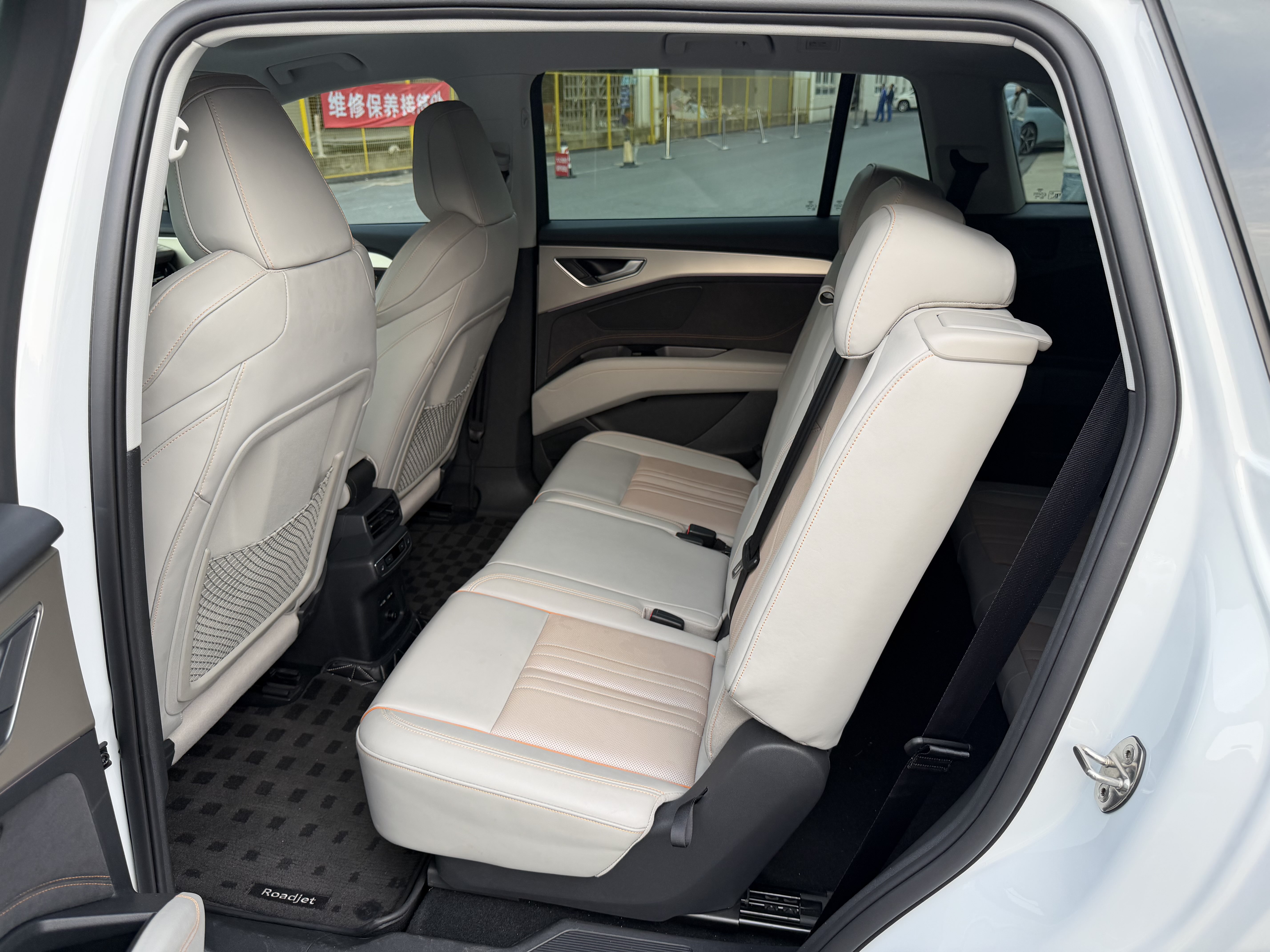 Audi Q5 e-tron 2023 #11 Audi Q5 e-tron 2023 صورة سيارة #11