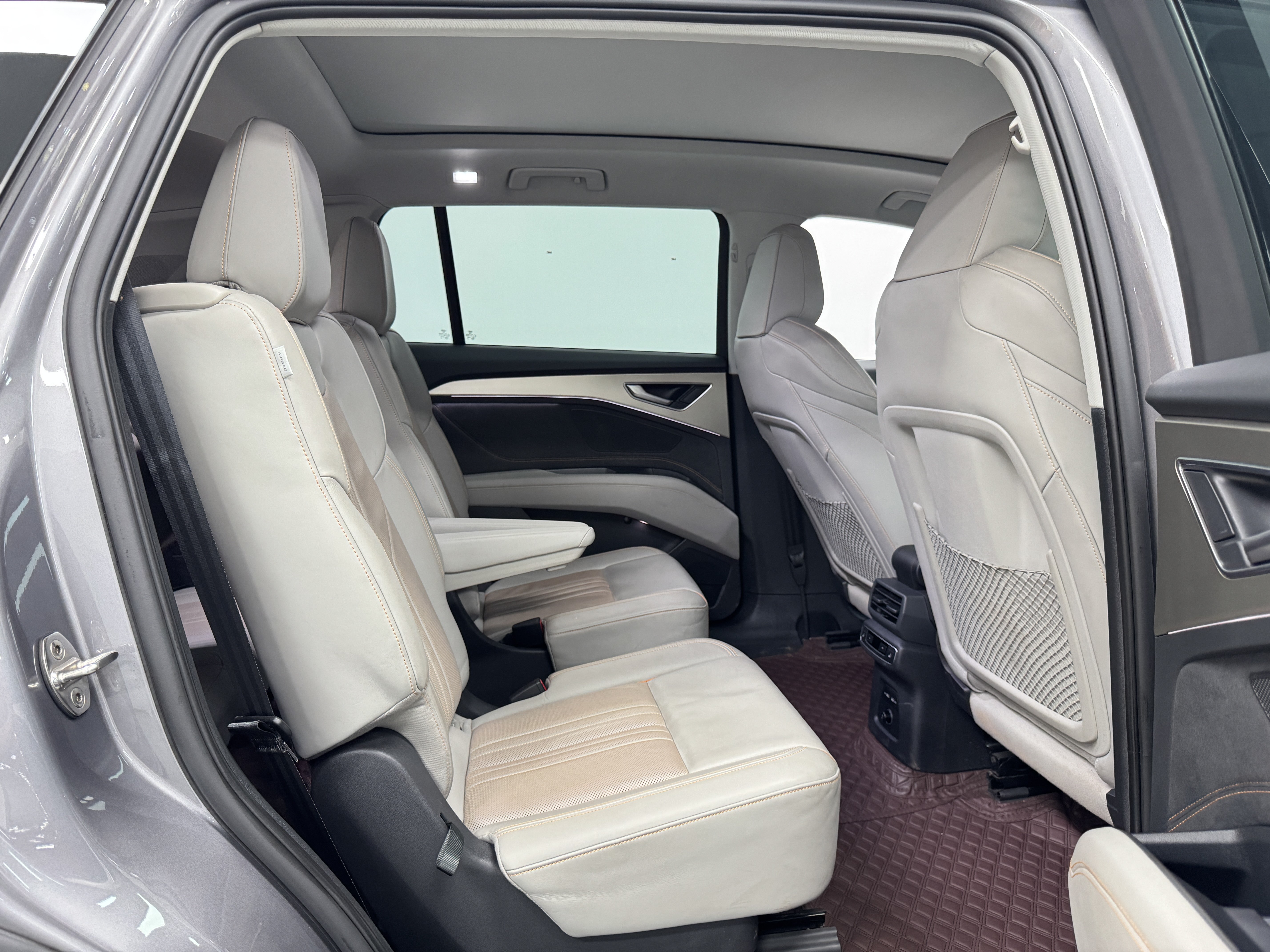 Audi Q5 e-tron 2023 immagine di auto #11