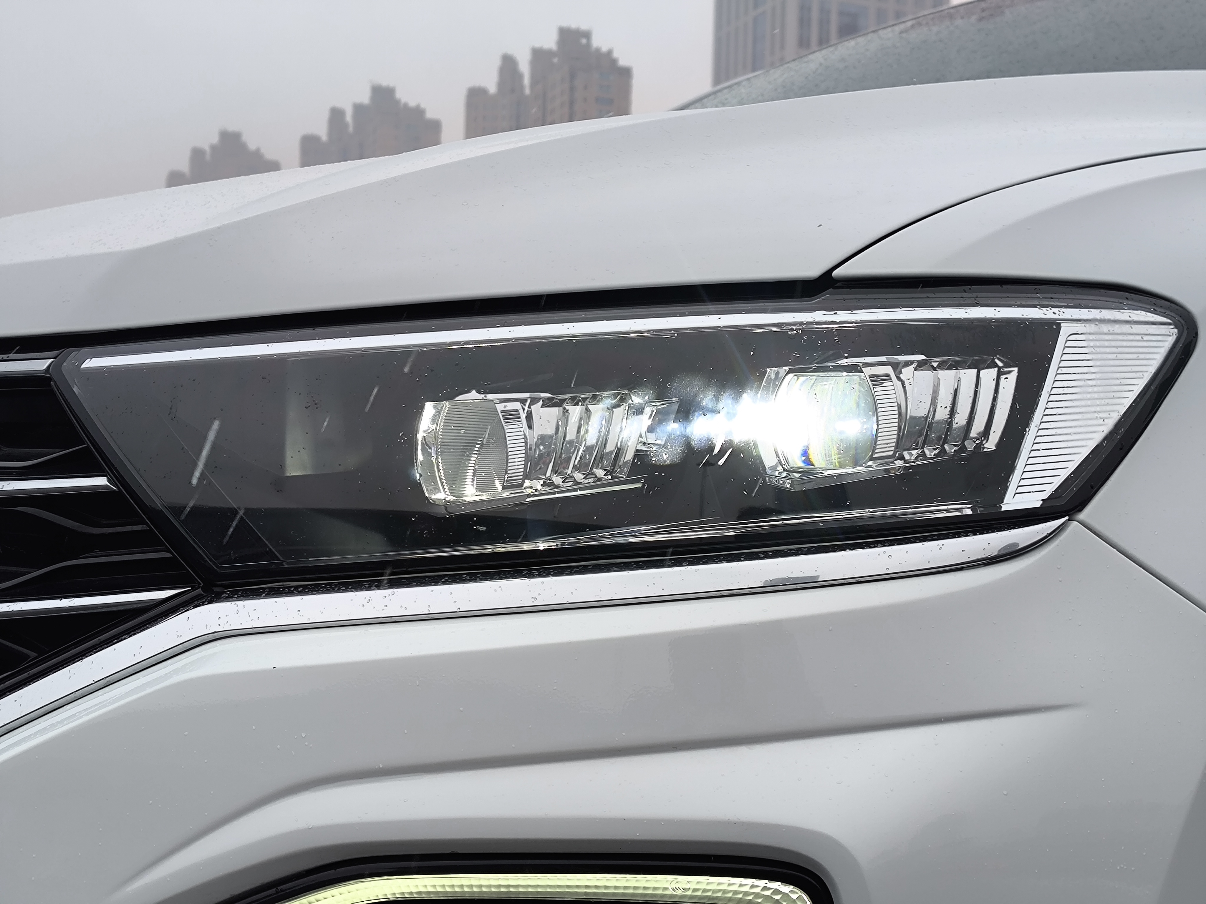 Volkswagen T-Roc 2022 car image #11