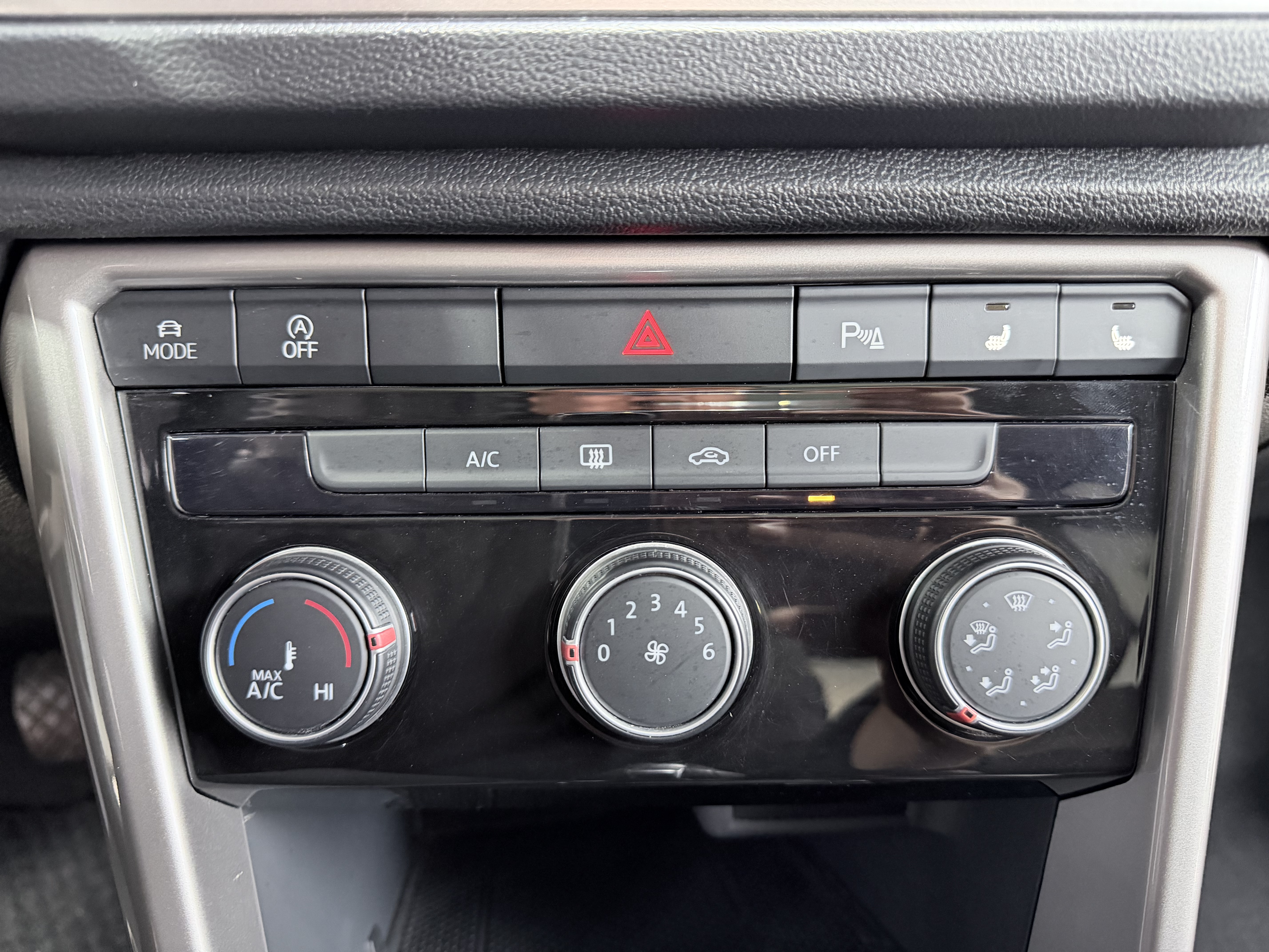 Volkswagen T-Roc 2022 immagine di auto #11