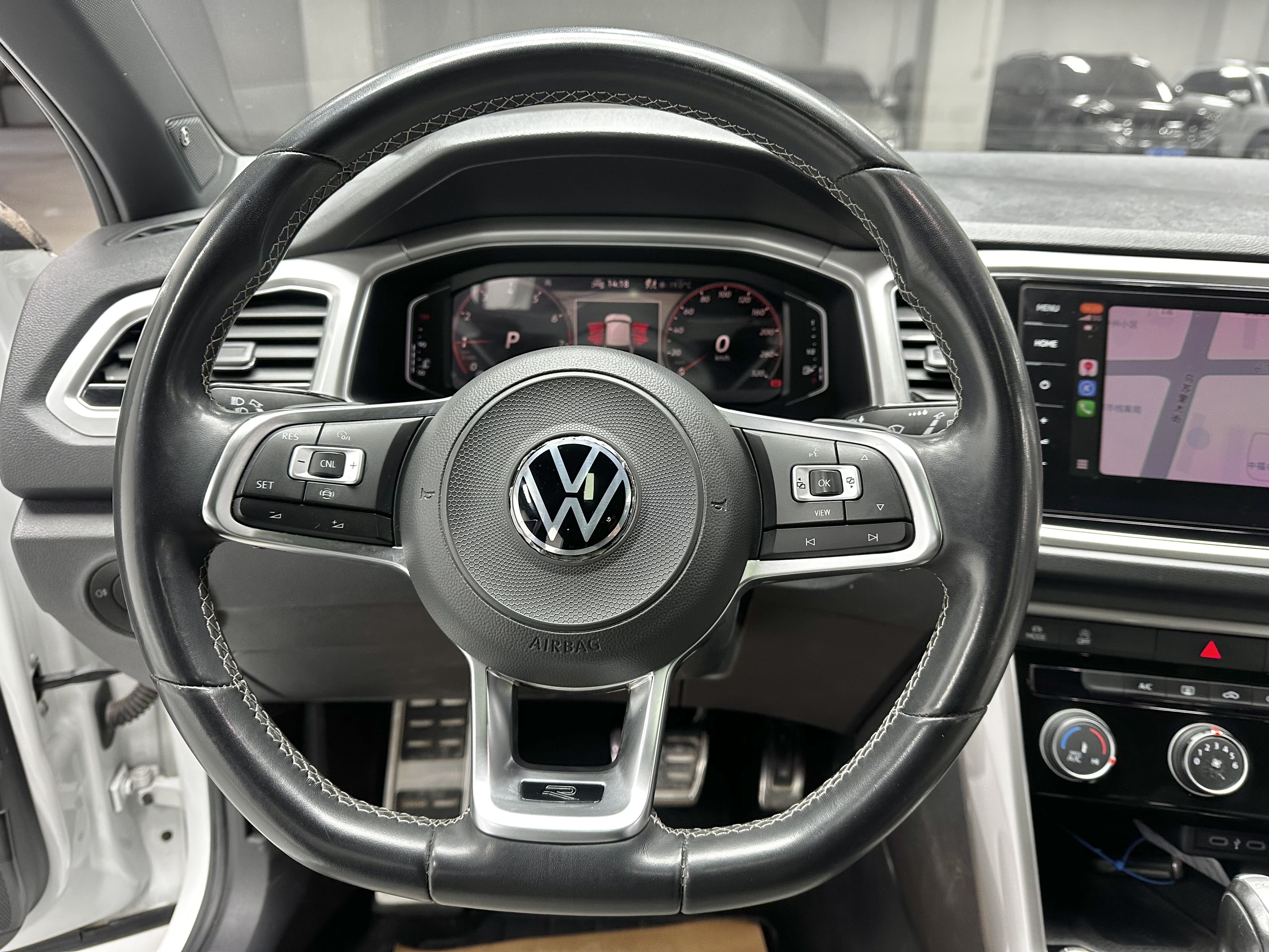 Volkswagen T-Roc 2022 car image #11
