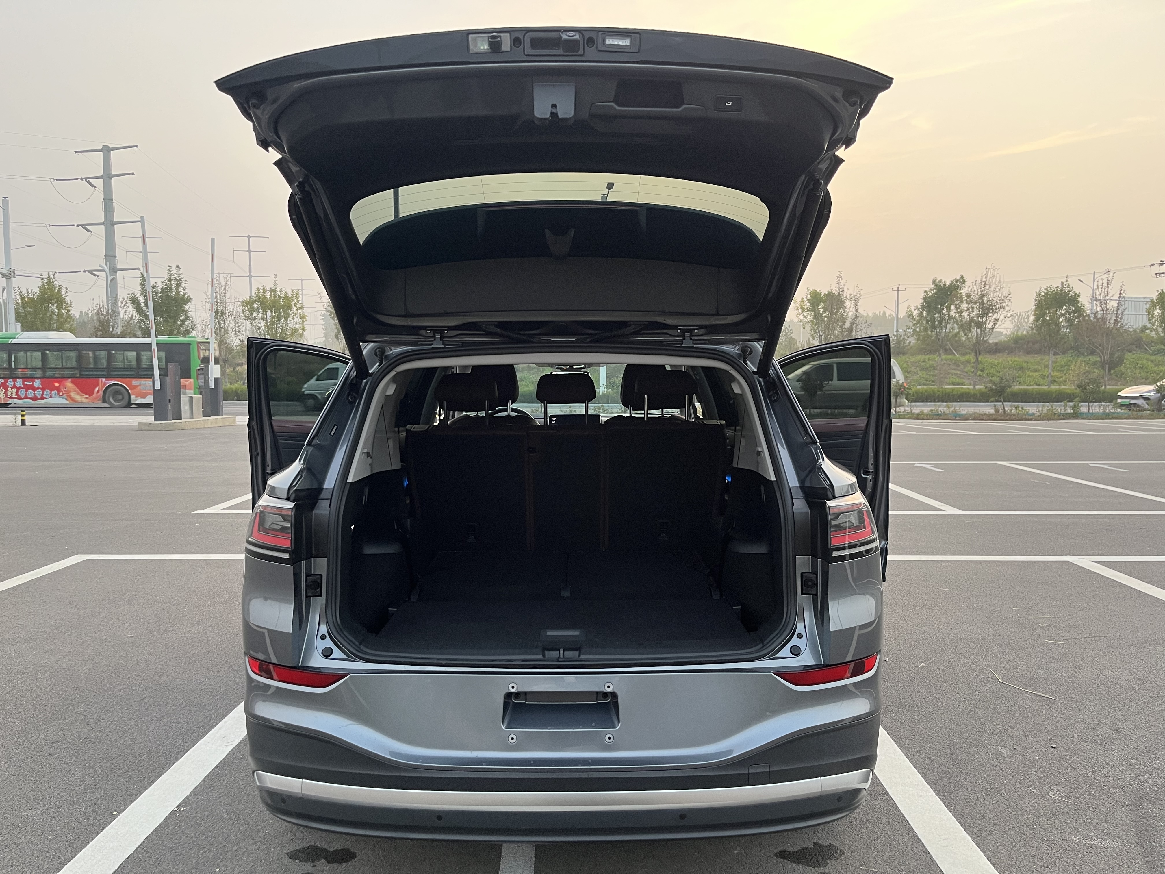 Volkswagen ID.6 X 2023 car image #11