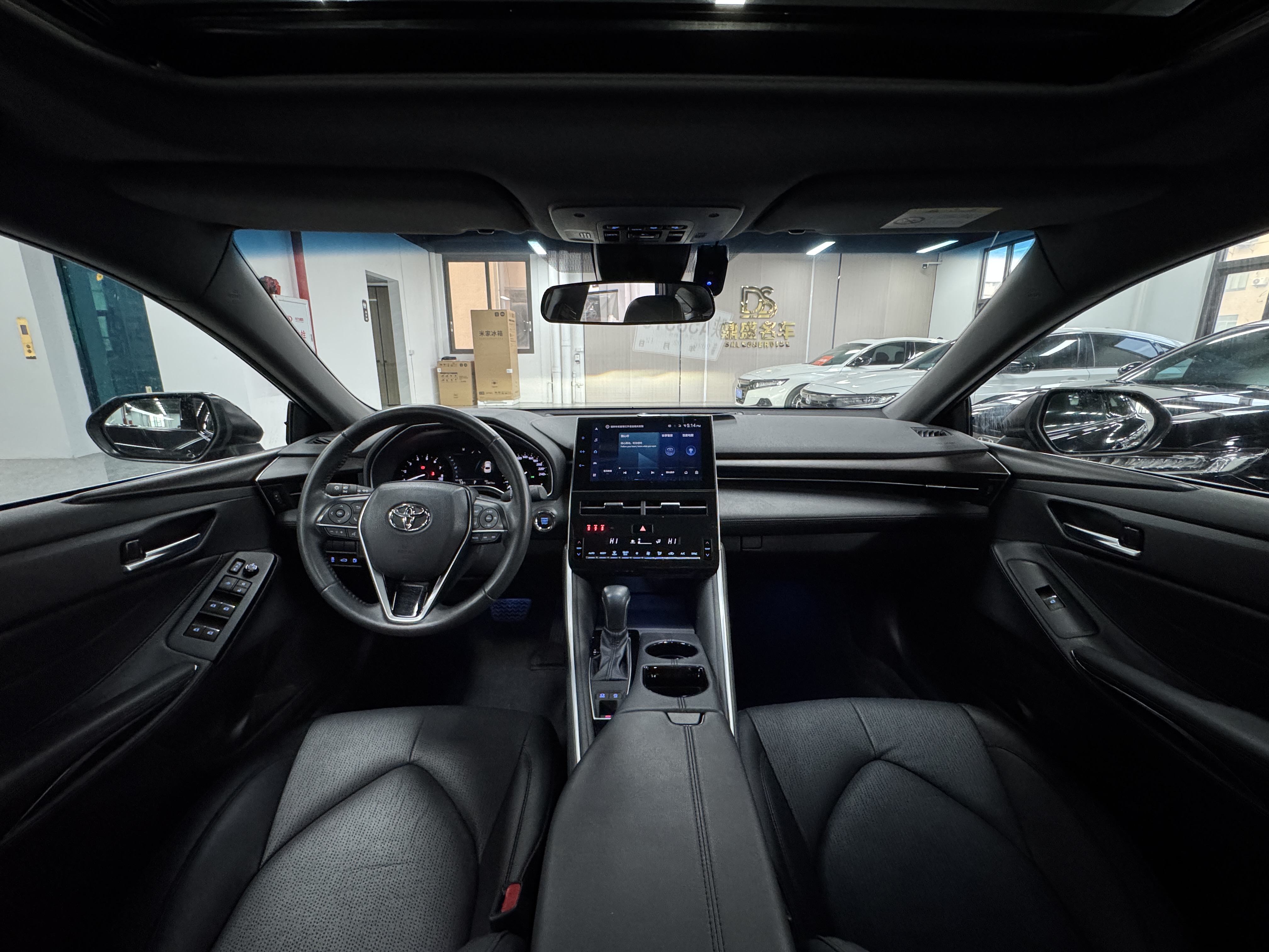 Toyota Avalon 2022 car image #11