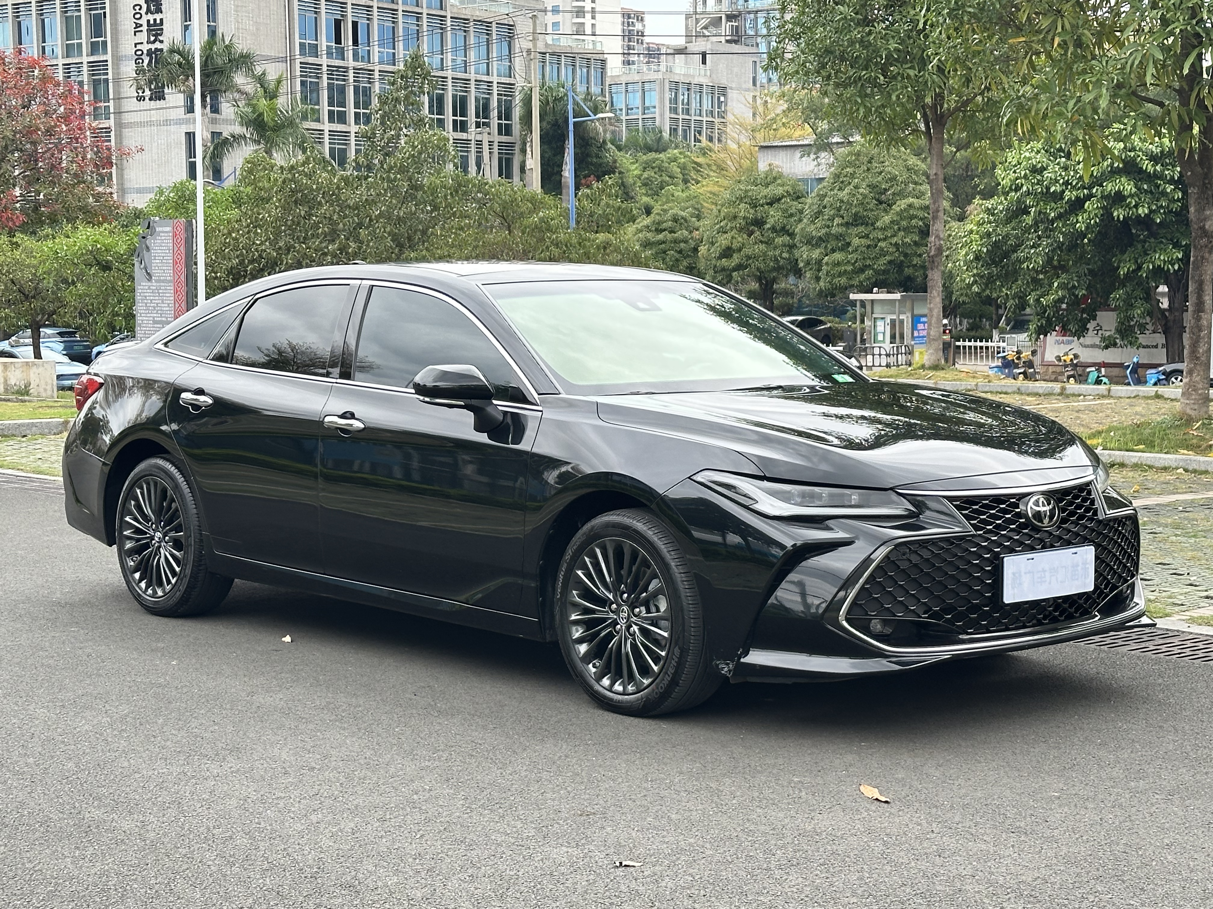 Toyota Avalon 2023 car image #11