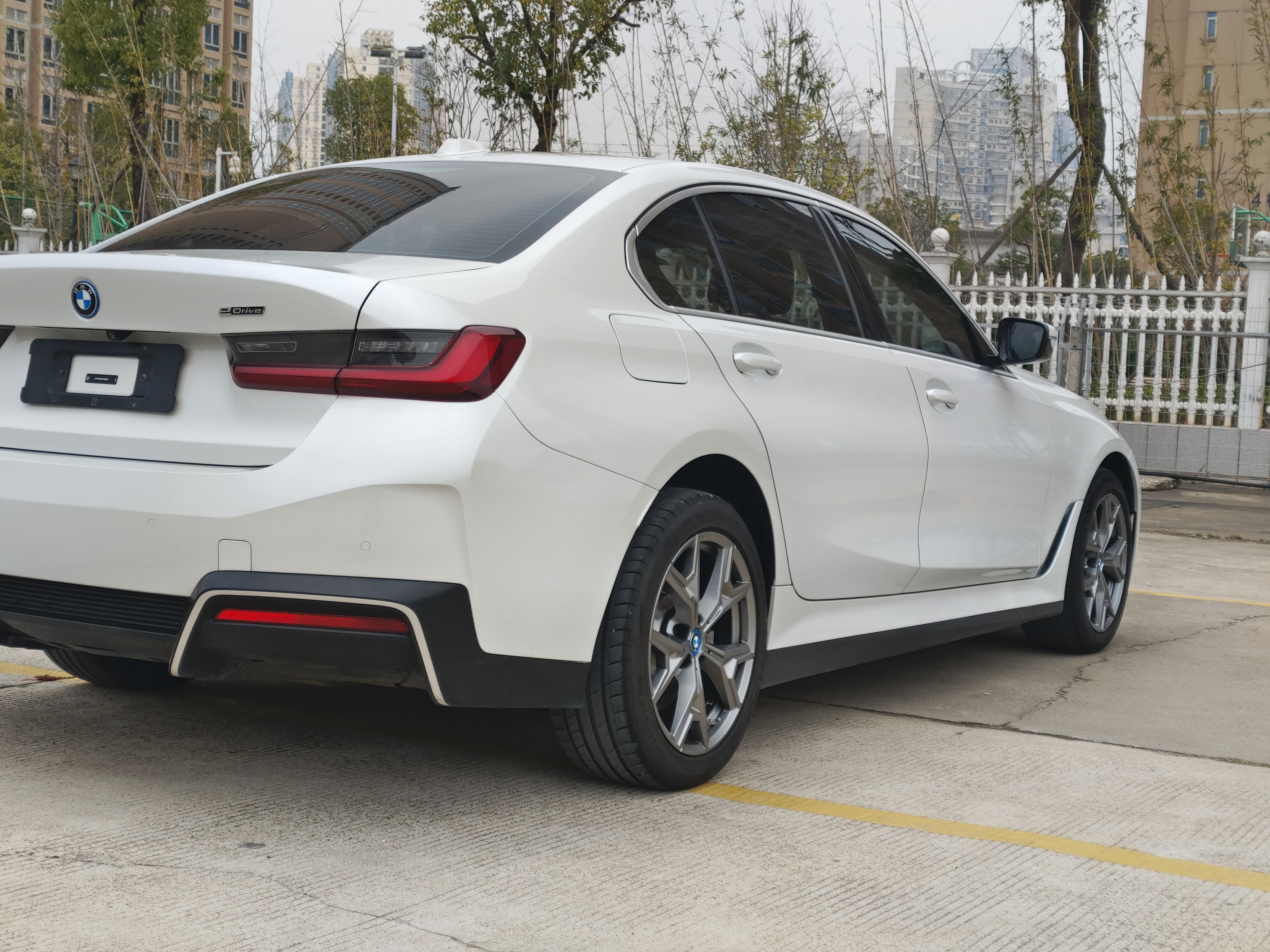 BMW i3 2023 car image #11