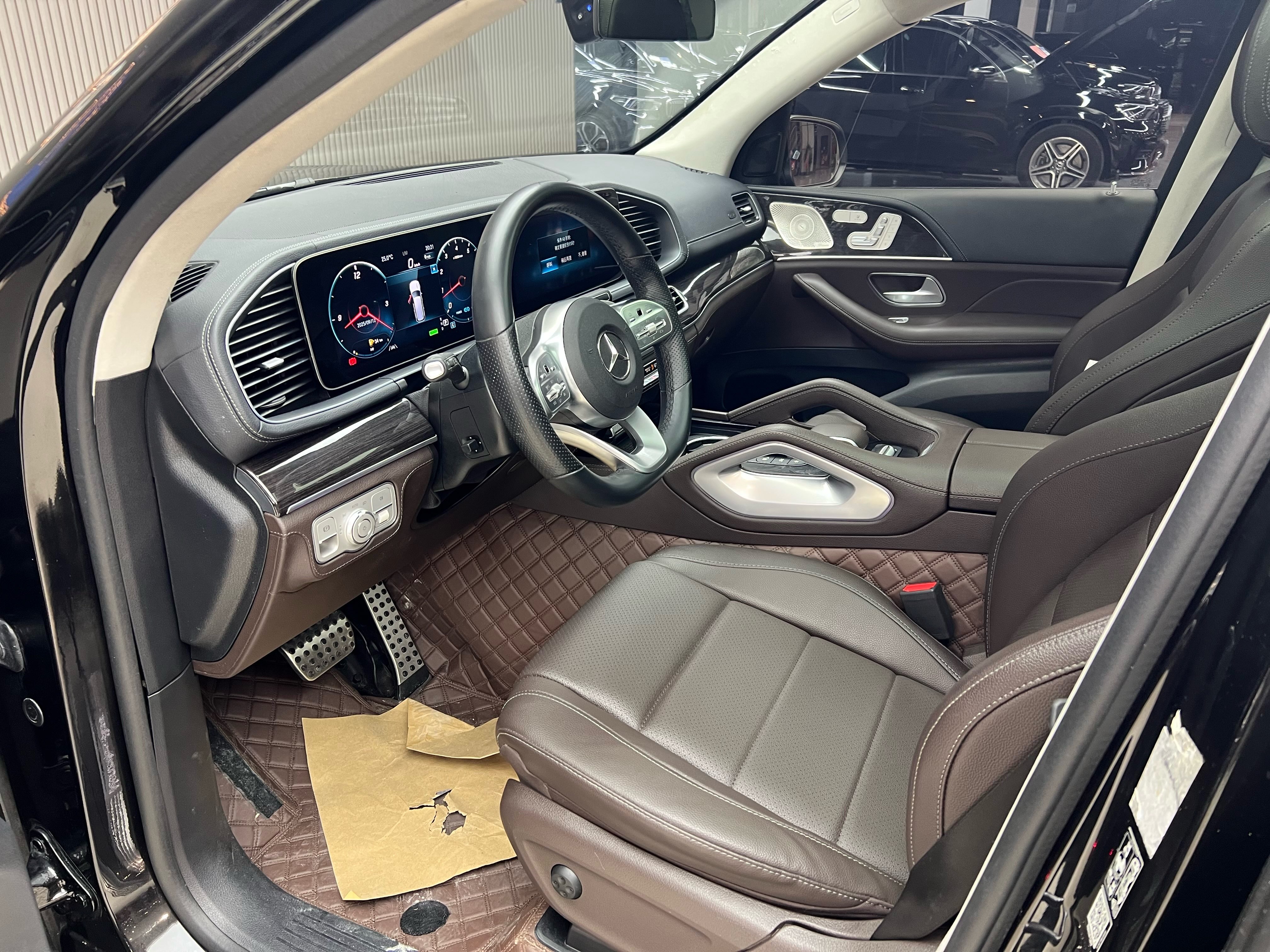 Mercedes-Benz GLS Class 2023 #11 Mercedes-Benz GLS Class 2023 car image #11