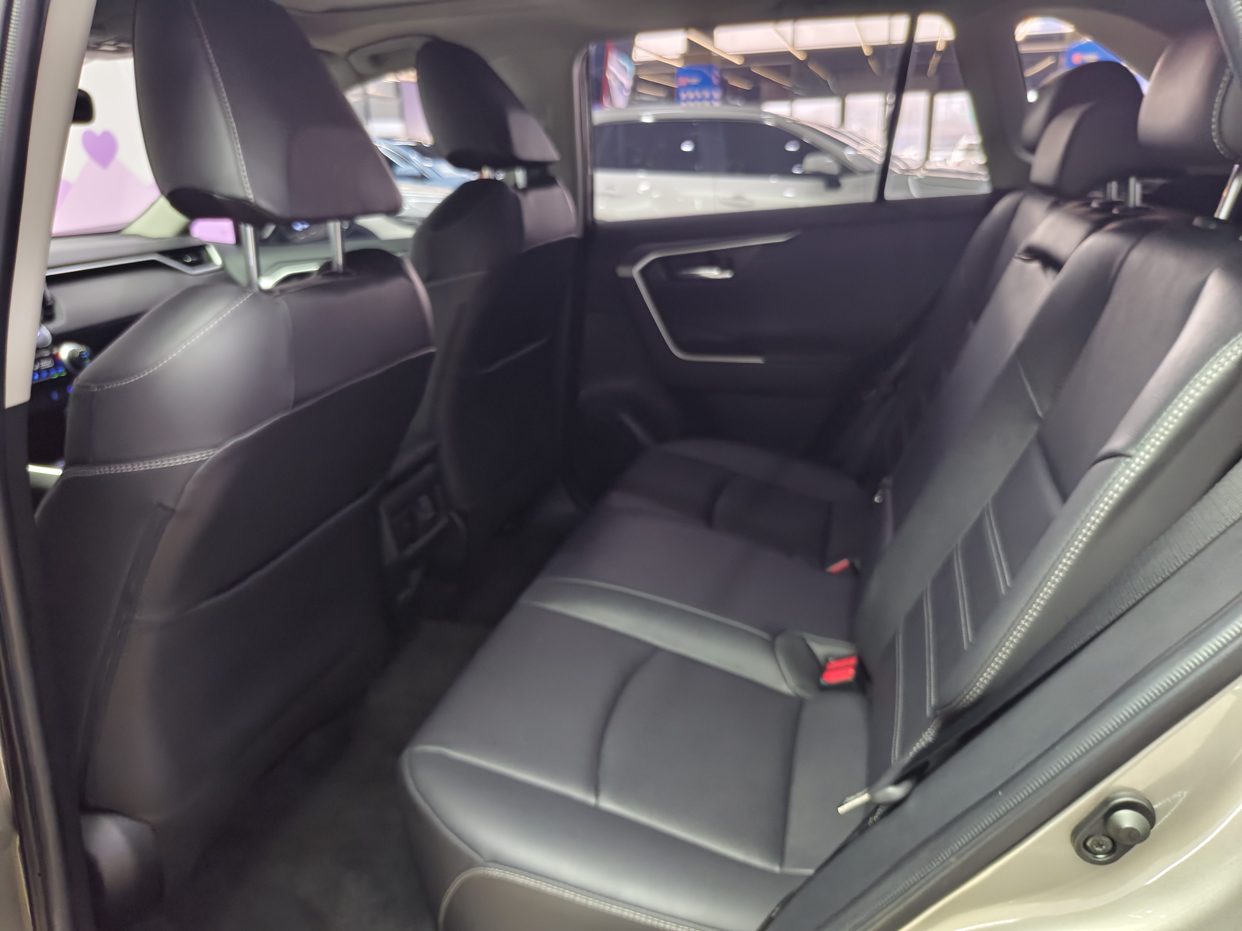 Toyota RAV4 2022 car image #11