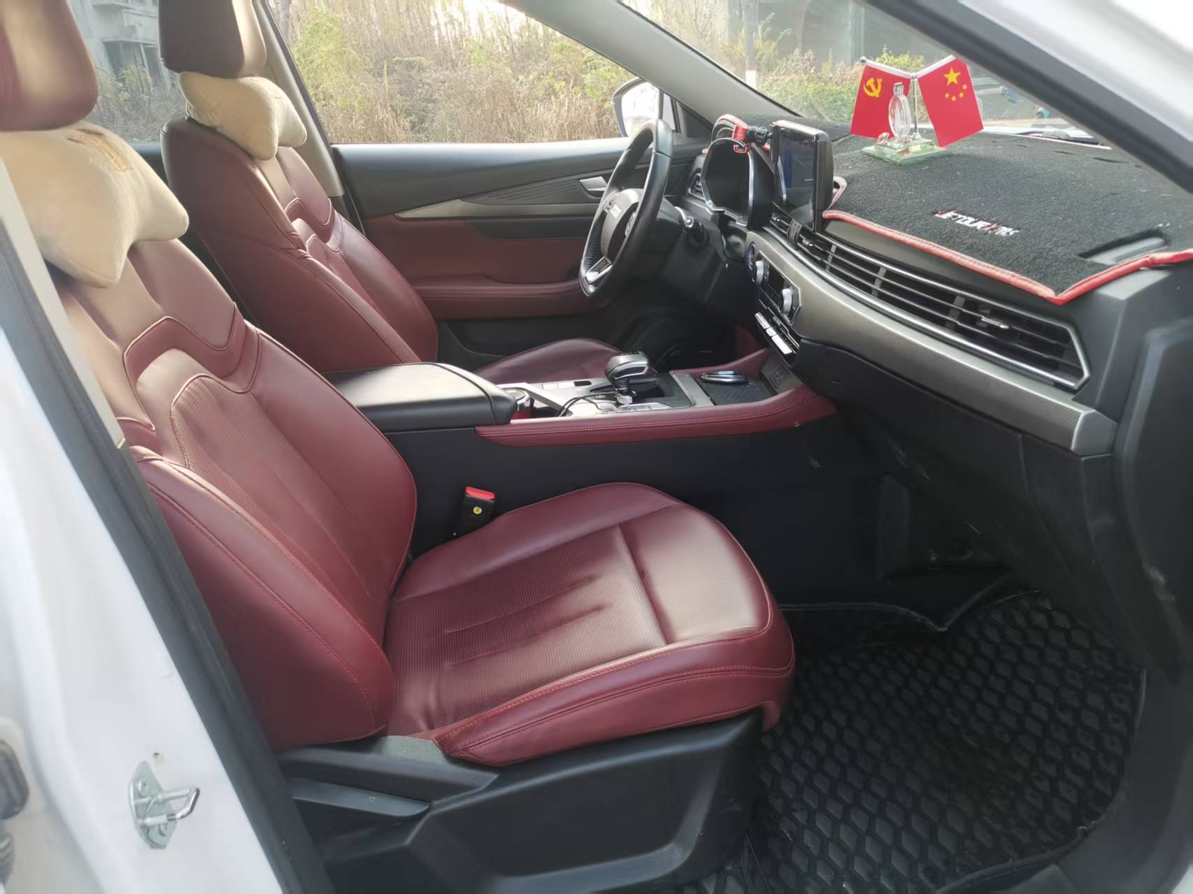 X70S 2022 car image #11