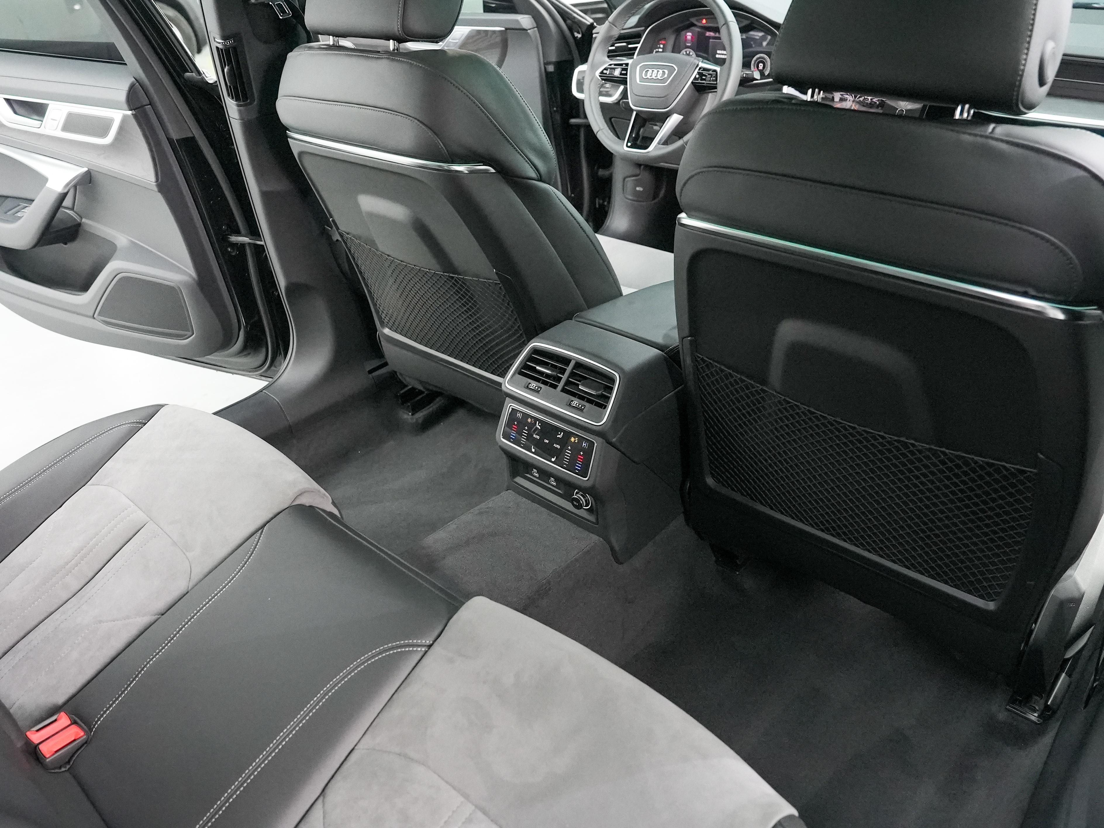 Audi A6L 2023 car image #11