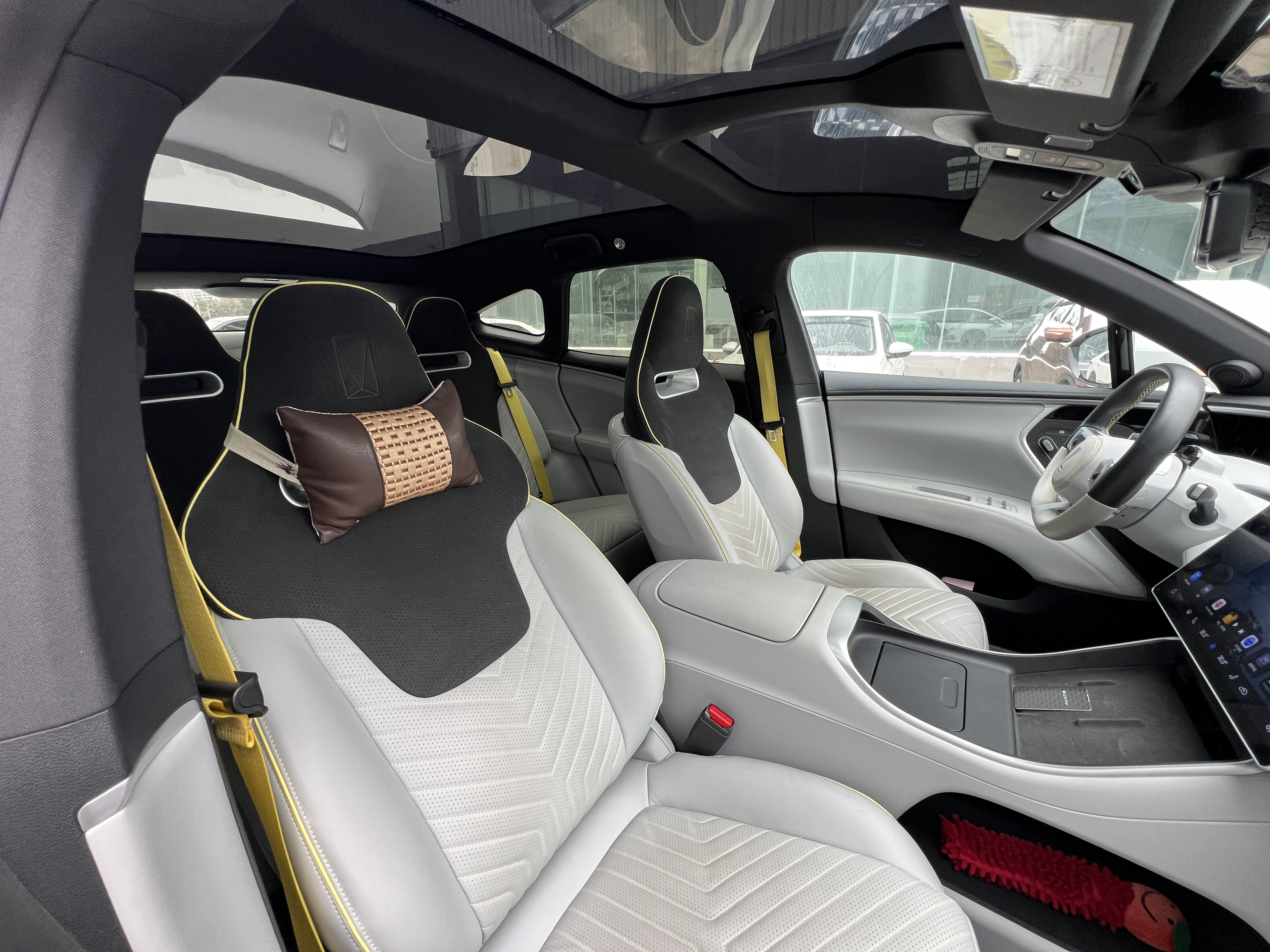 Avatr 11 2023 car image #11