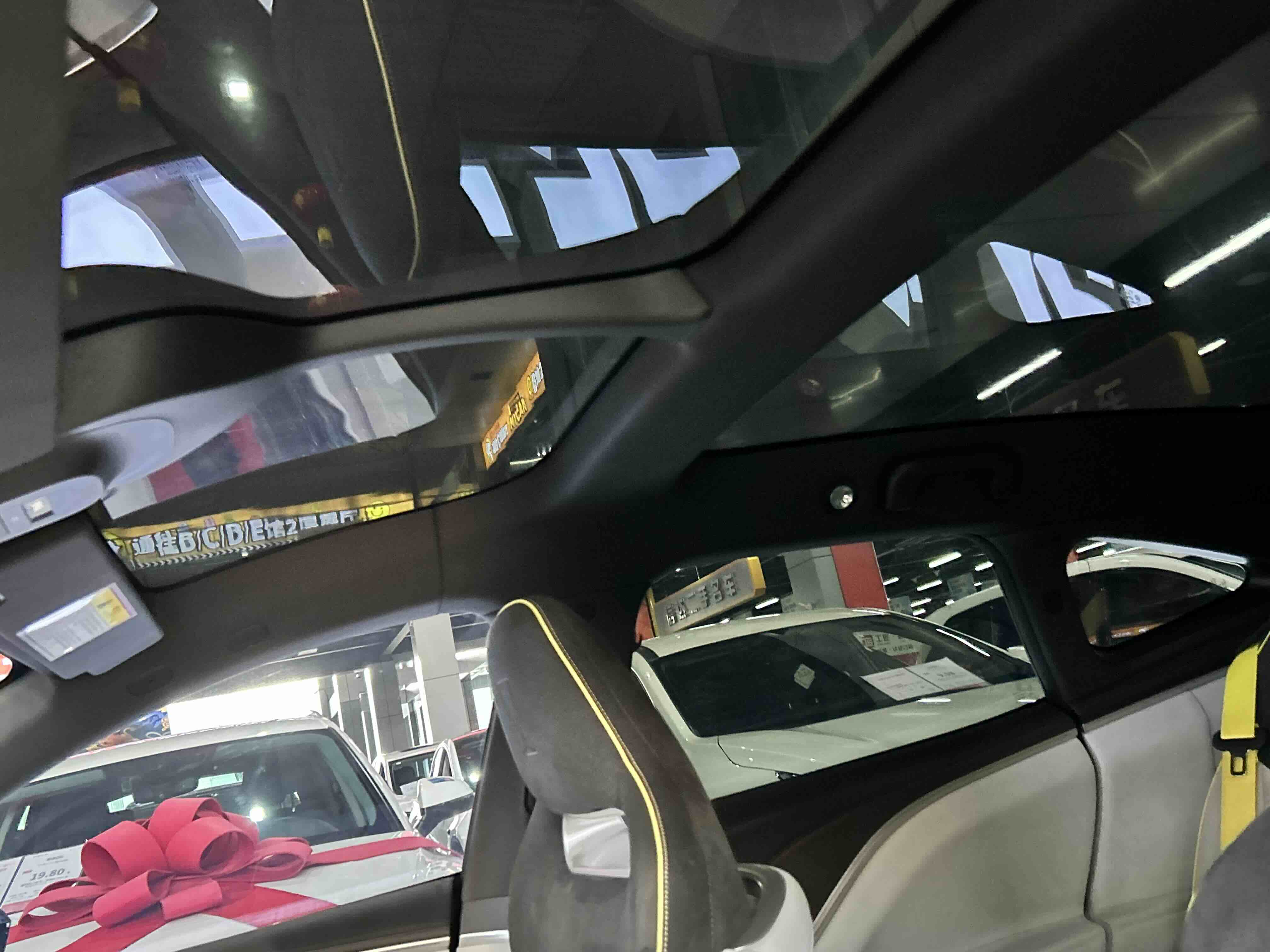 Avatr 11 2023 car image #11