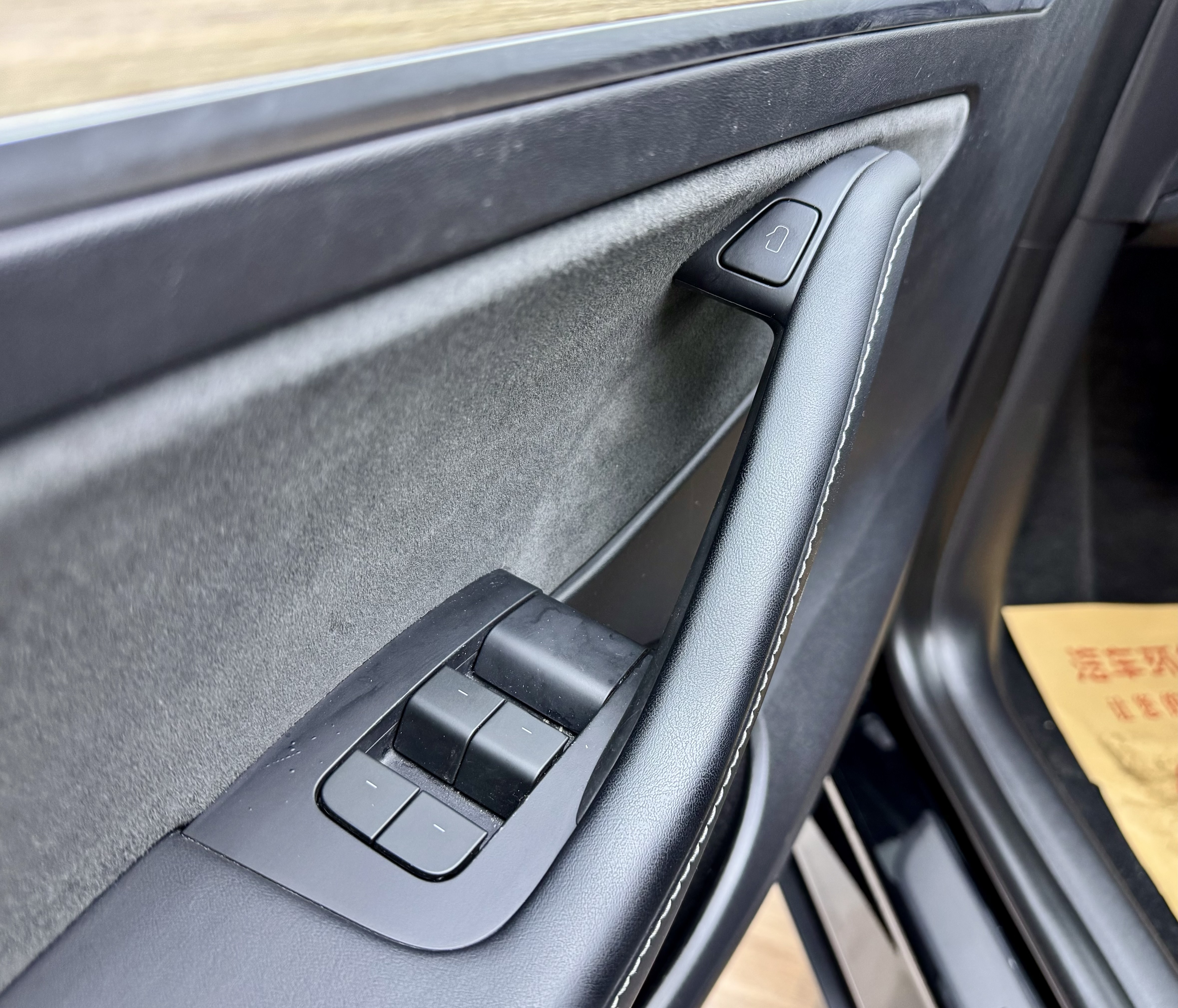 Tesla Model Y 2023 car image #11