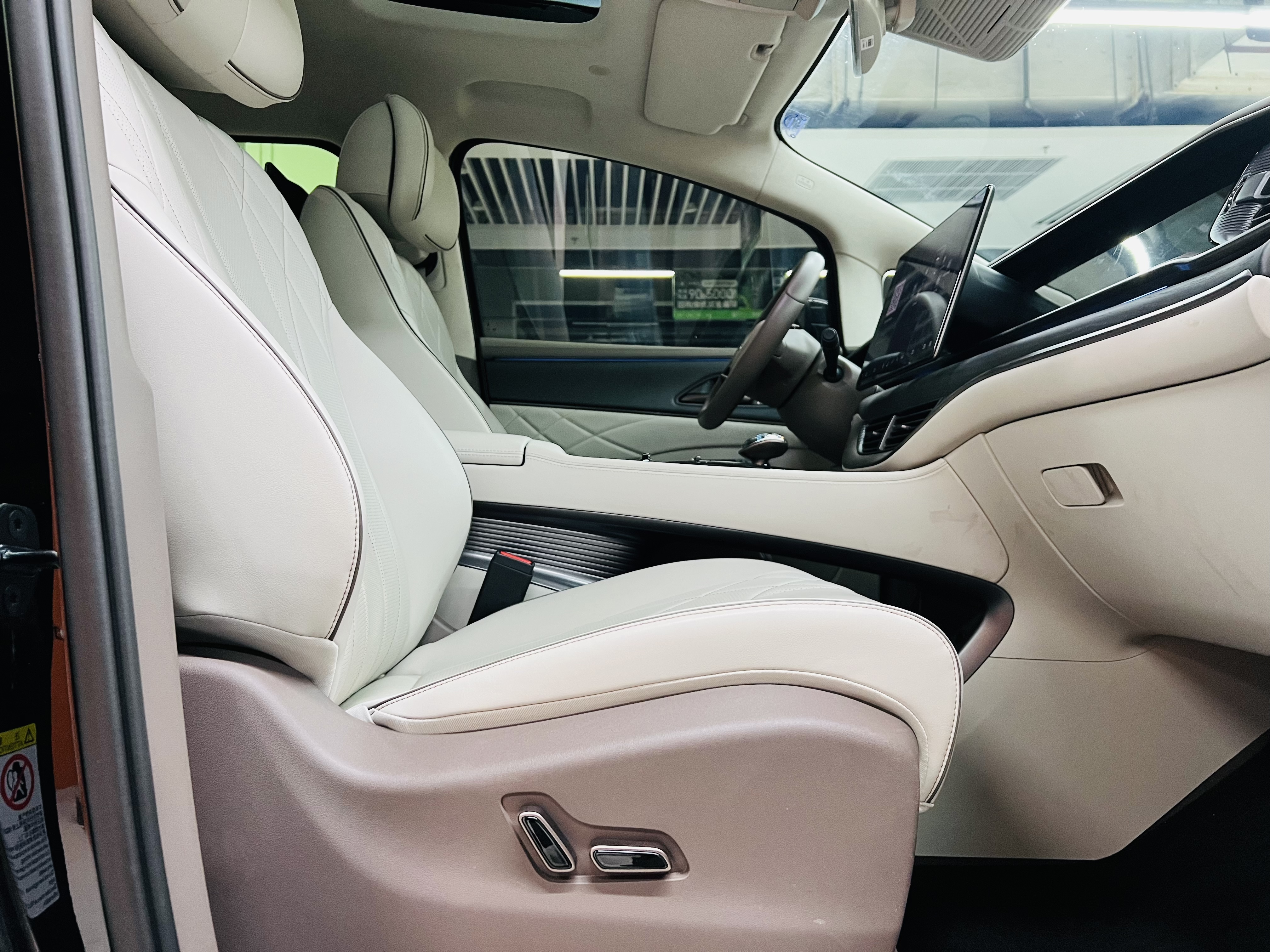 Denza D9 2023 #11 Denza D9 2023 изображение автомобиля #11