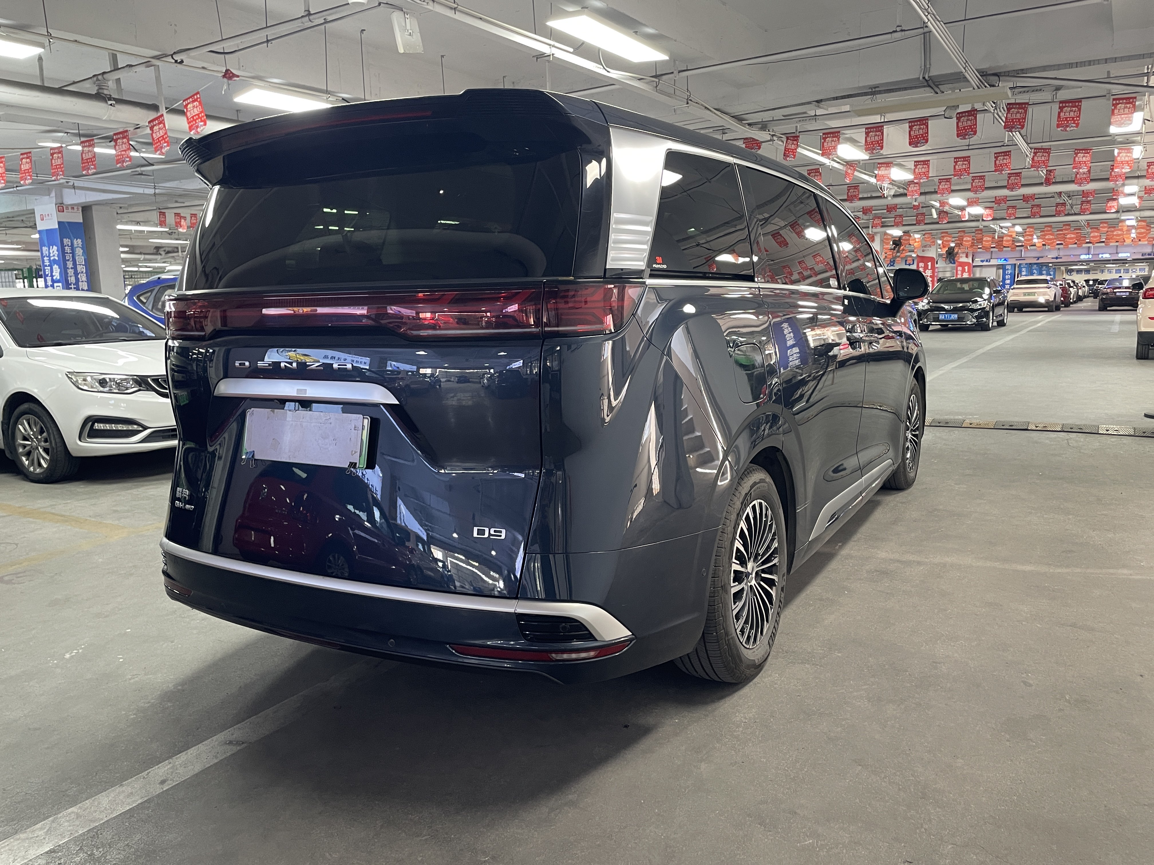 Denza D9 2023 immagine di auto #11