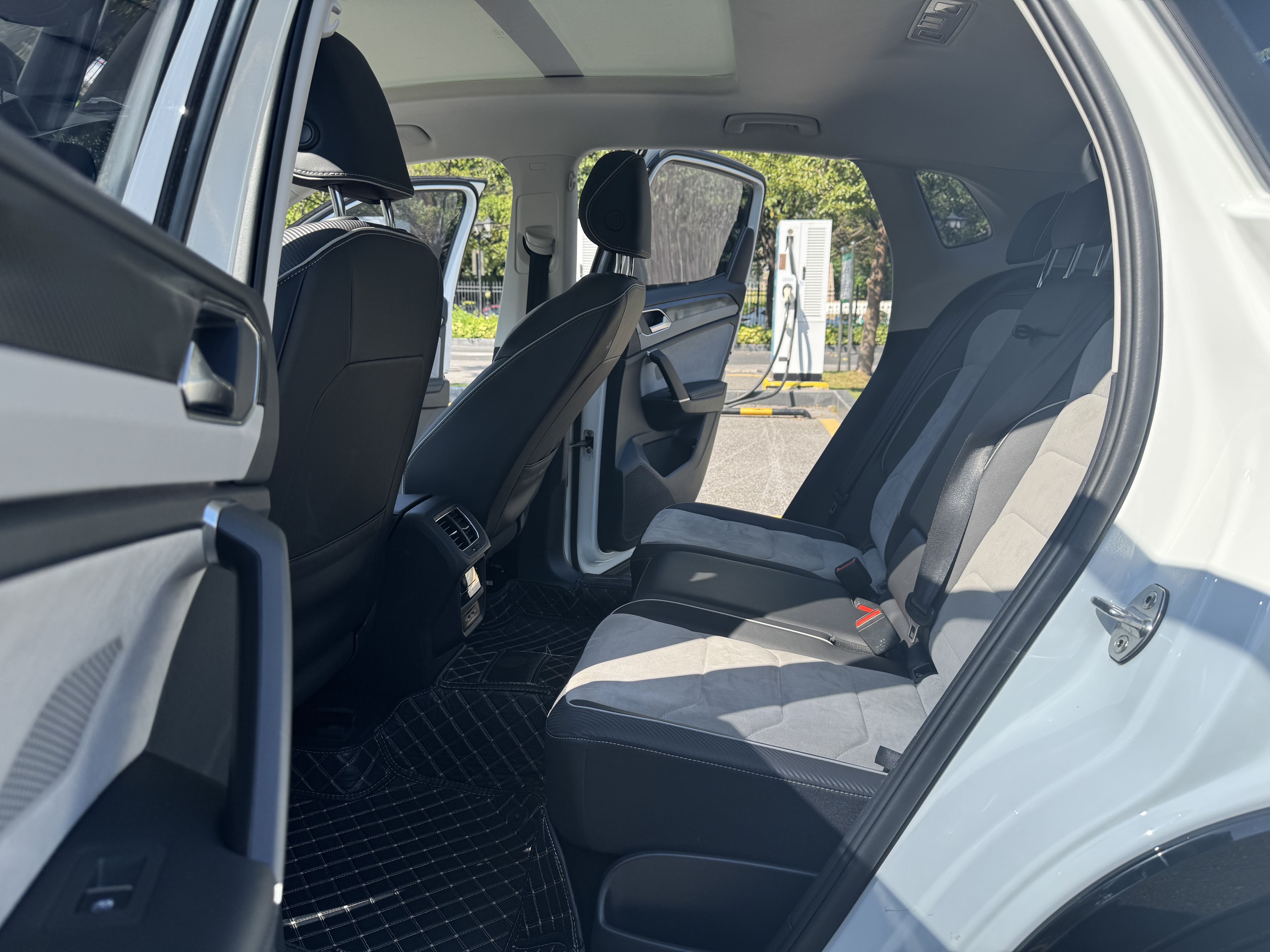 Volkswagen Tayron X 2023 car image #11