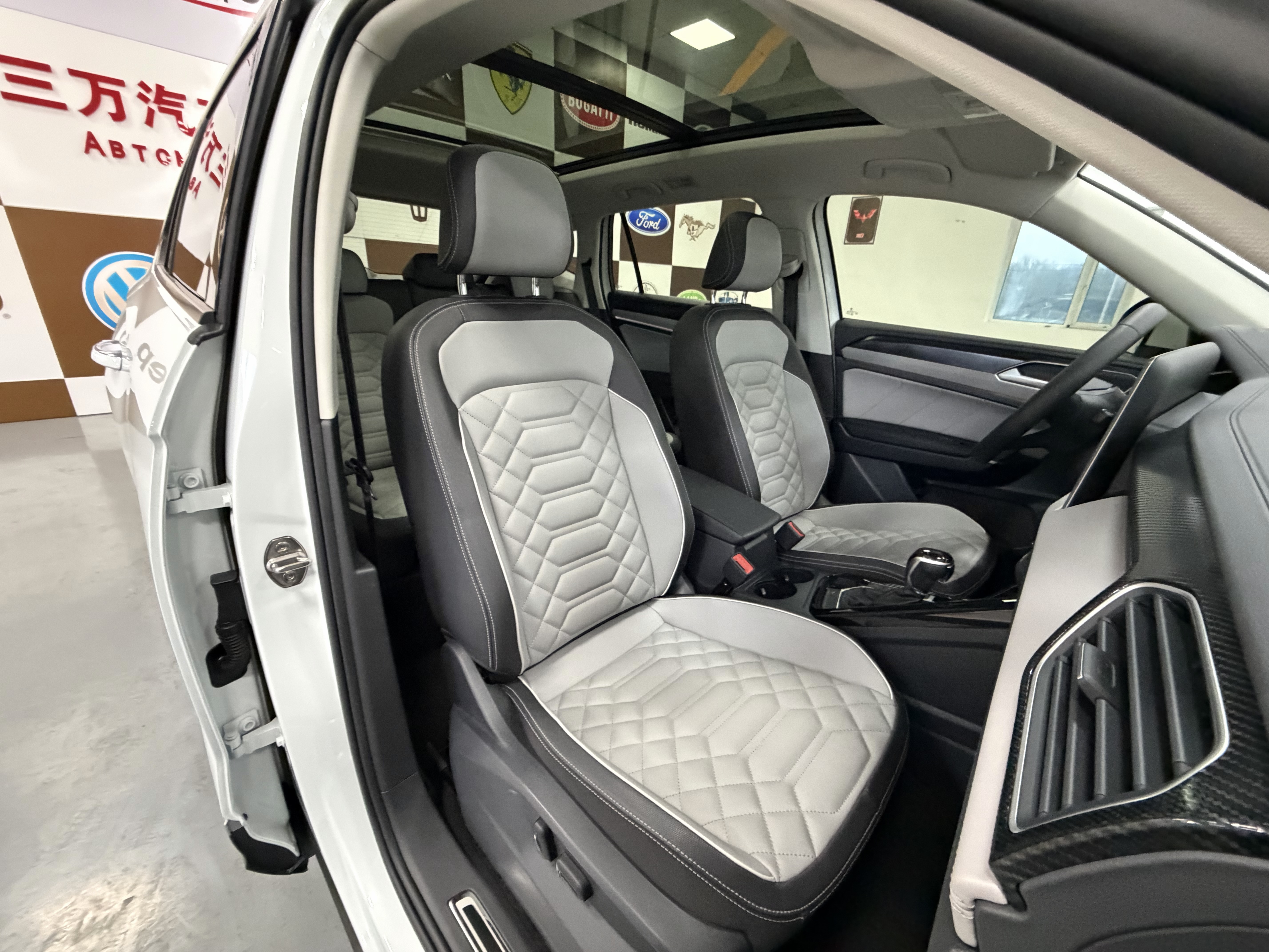 Volkswagen Tayron 2023 immagine di auto #11