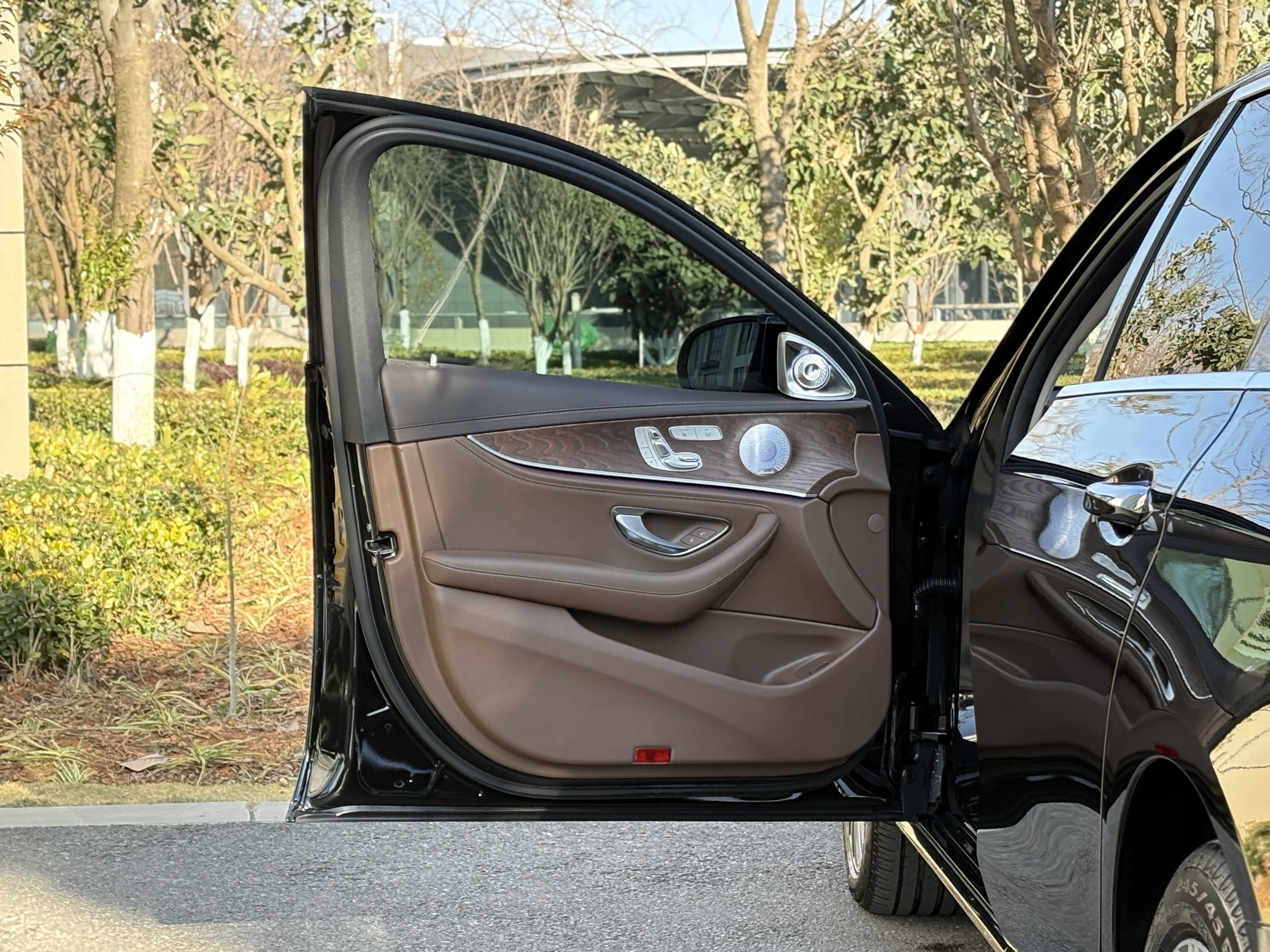 Mercedes-Benz E Class 2023 car image #11