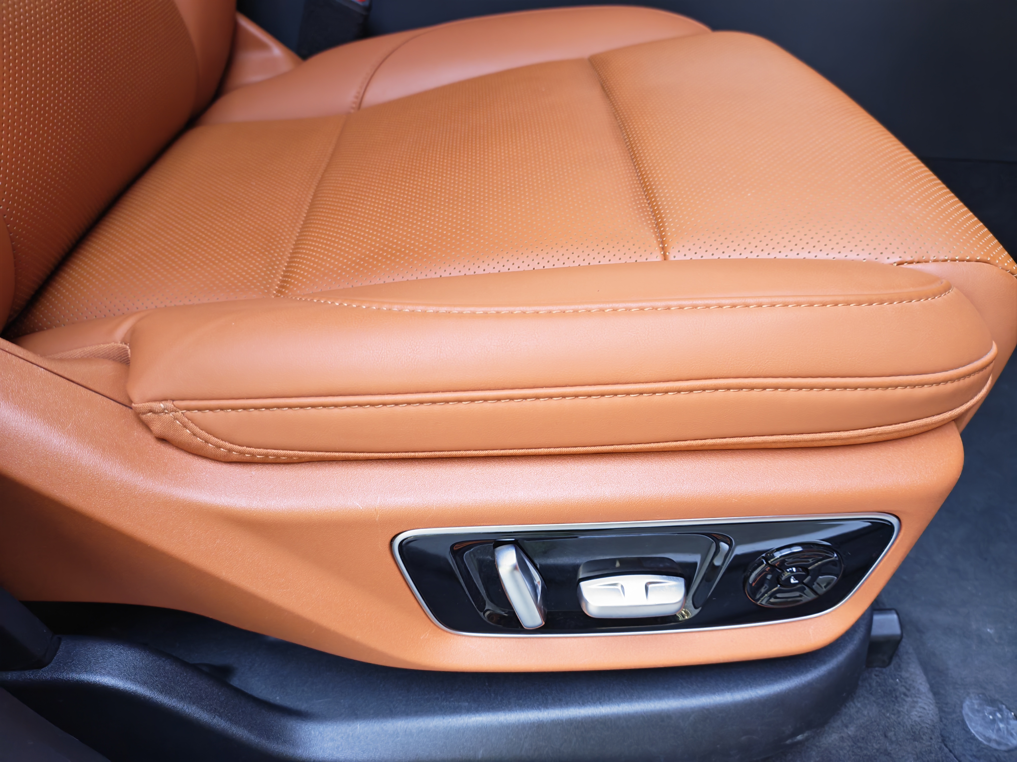 Li L7 2023 immagine di auto #11