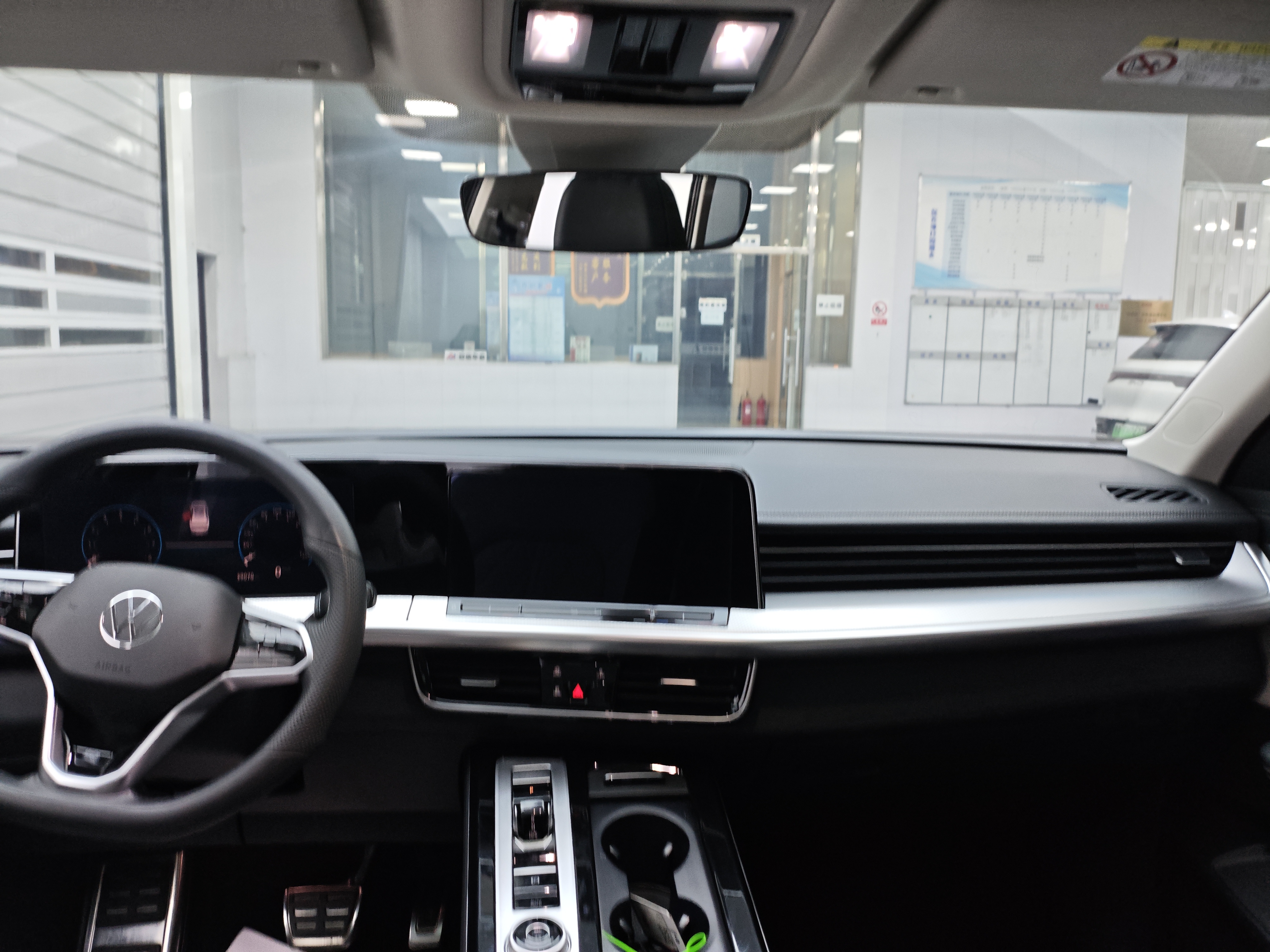 Volkswagen Tavendor 2023 car image #11