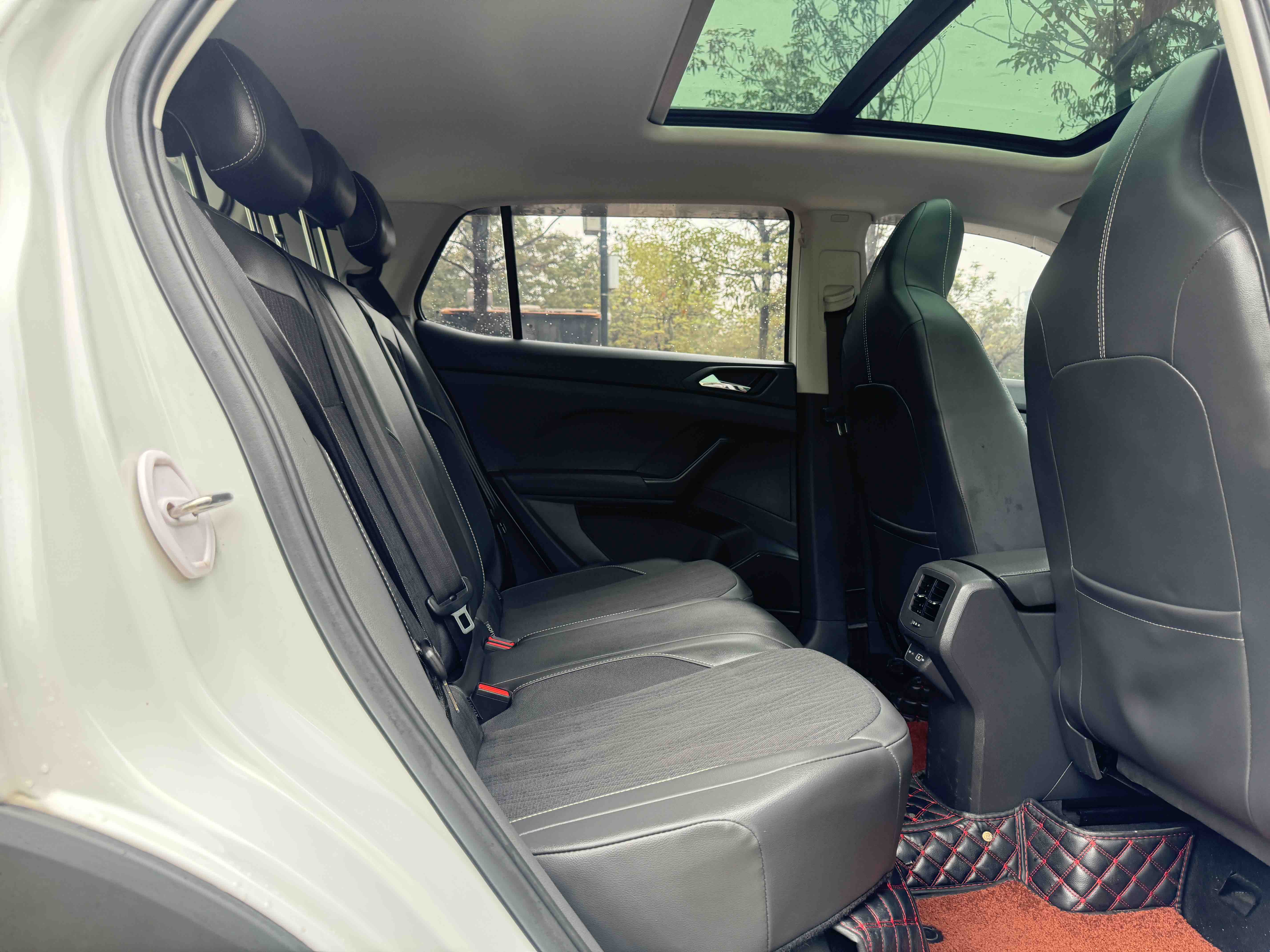 Volkswagen T-Cross 2023 car image #11