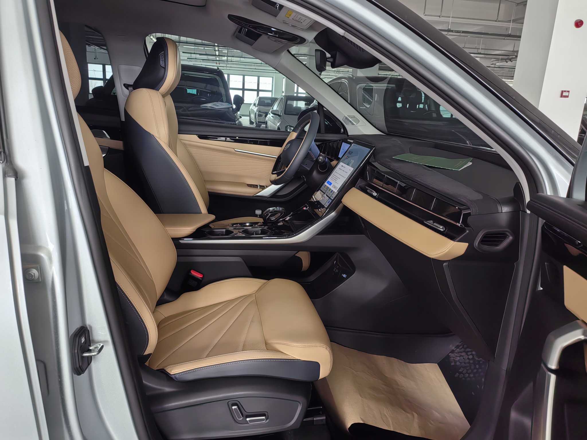 GEELY Boyue L 2023 car image #11