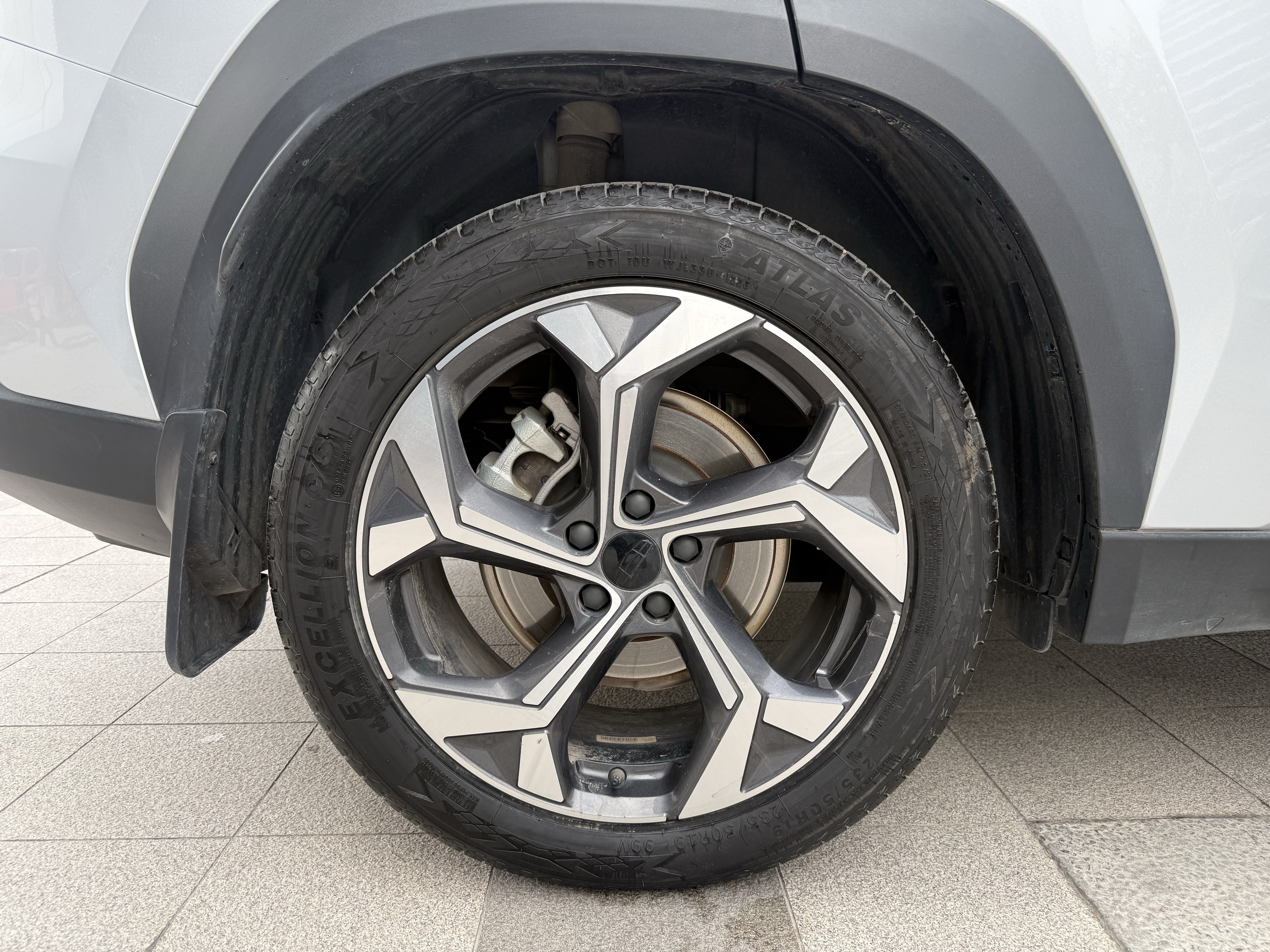 GEELY Boyue L 2023 car image #11
