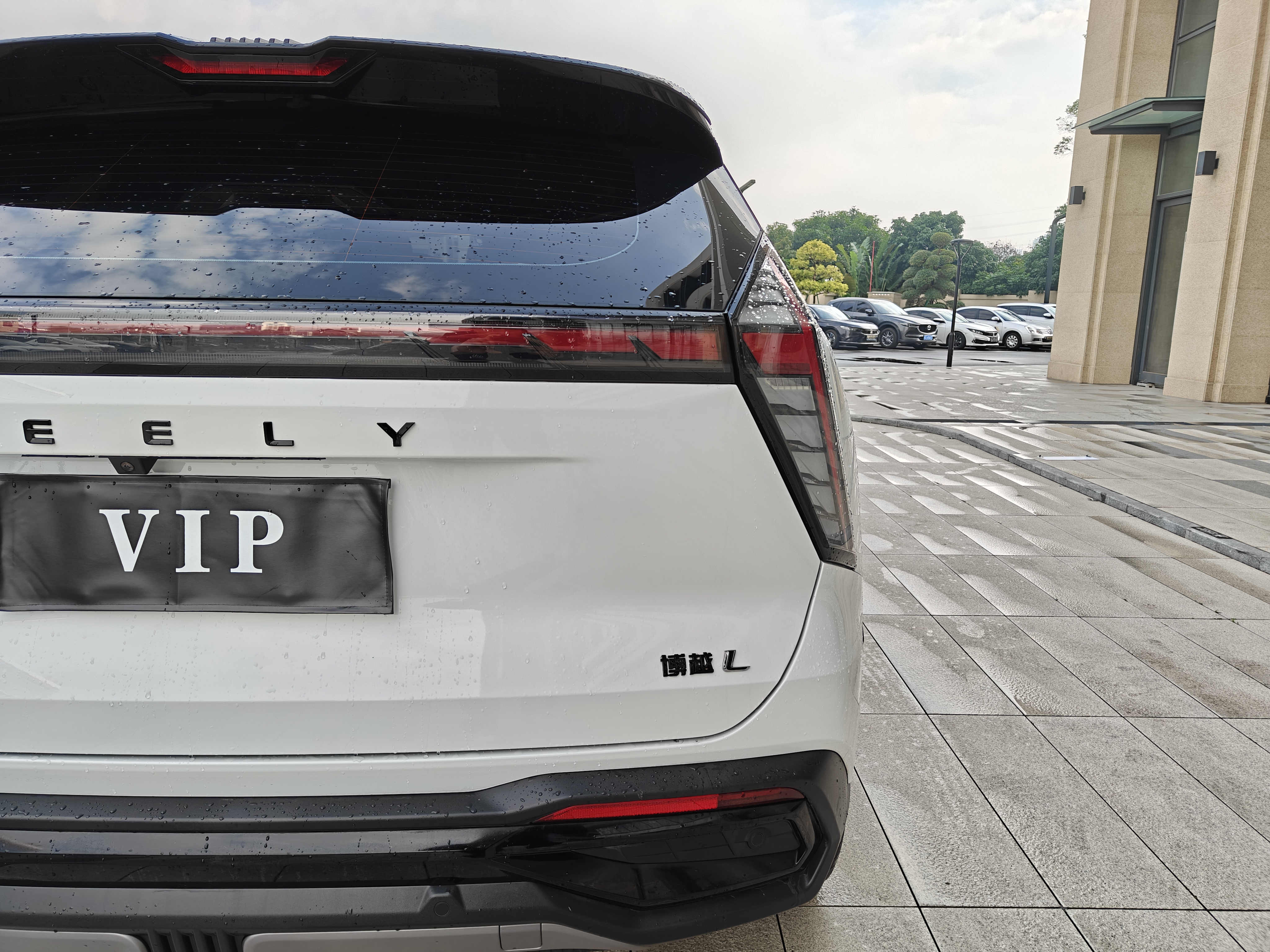 GEELY Boyue L 2023 car image #11