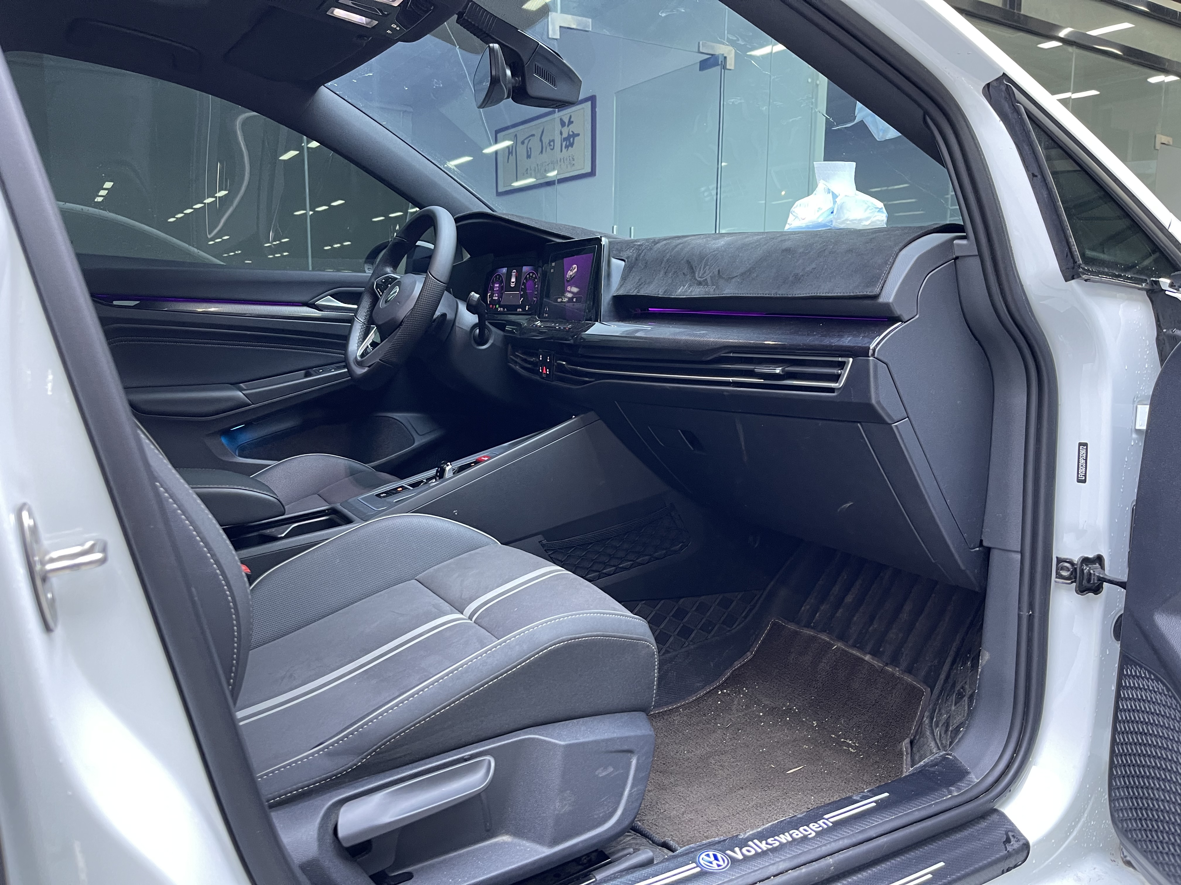 Volkswagen Golf 2023 car image #11