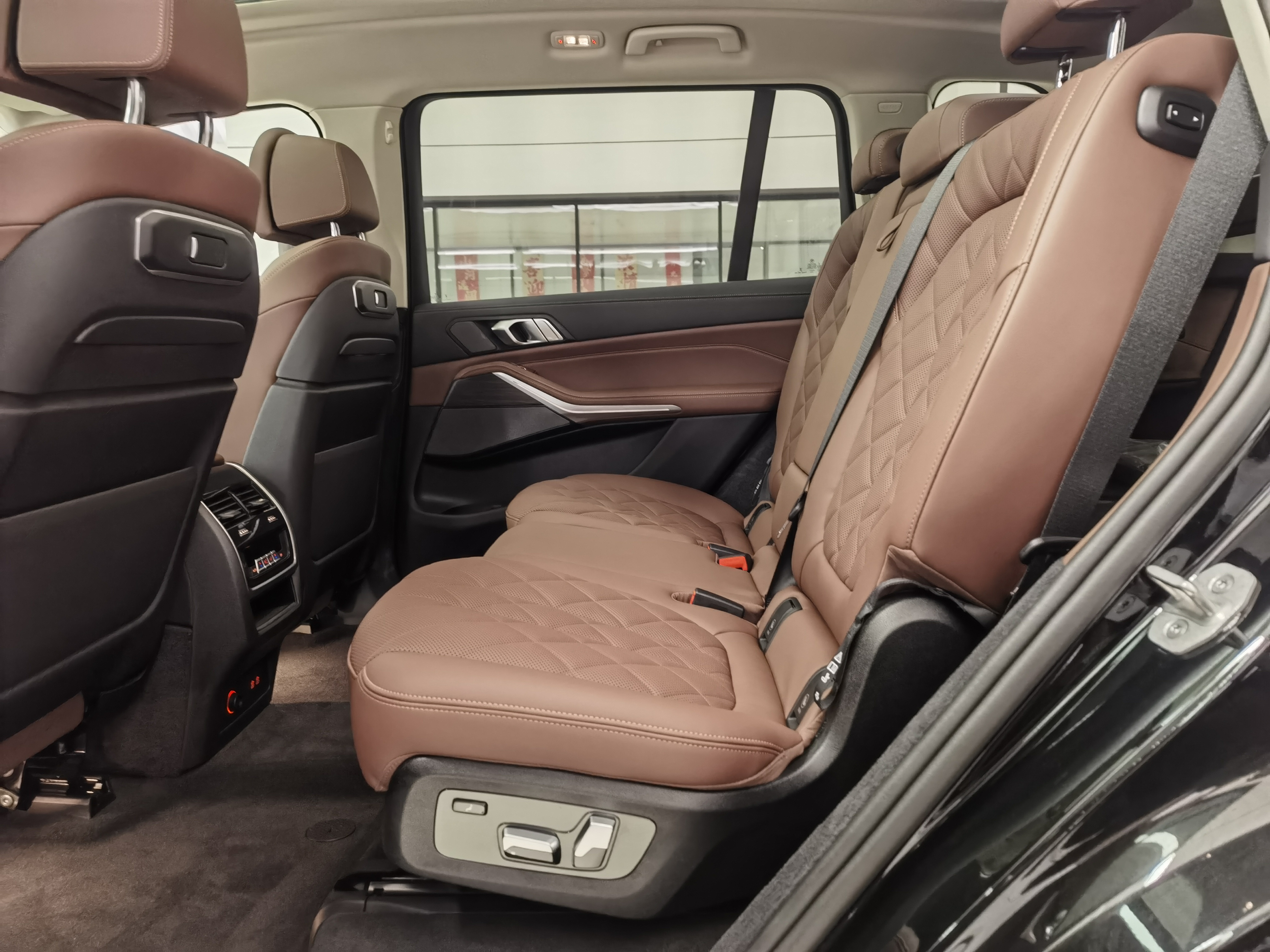 BMW X7 2024 car image #11