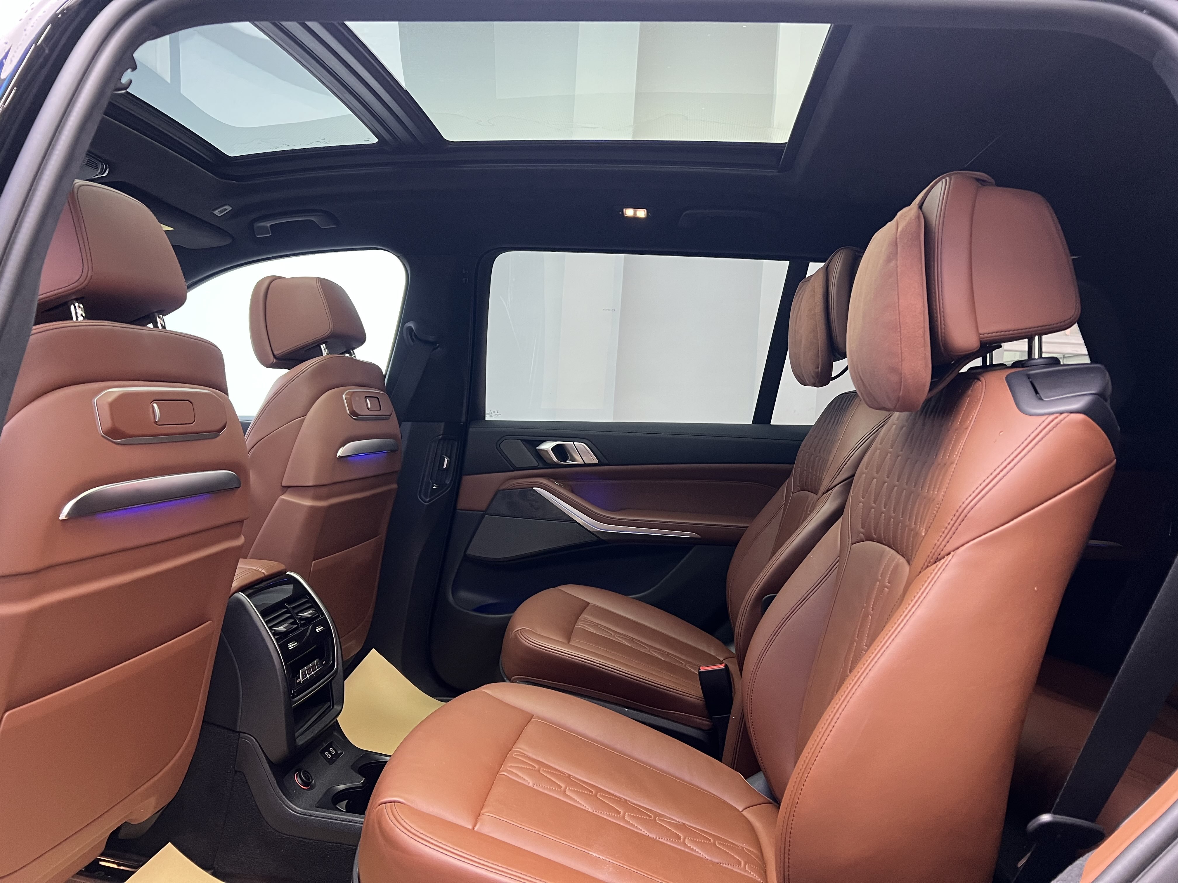 BMW X7 M60i 2023 immagine di auto #11