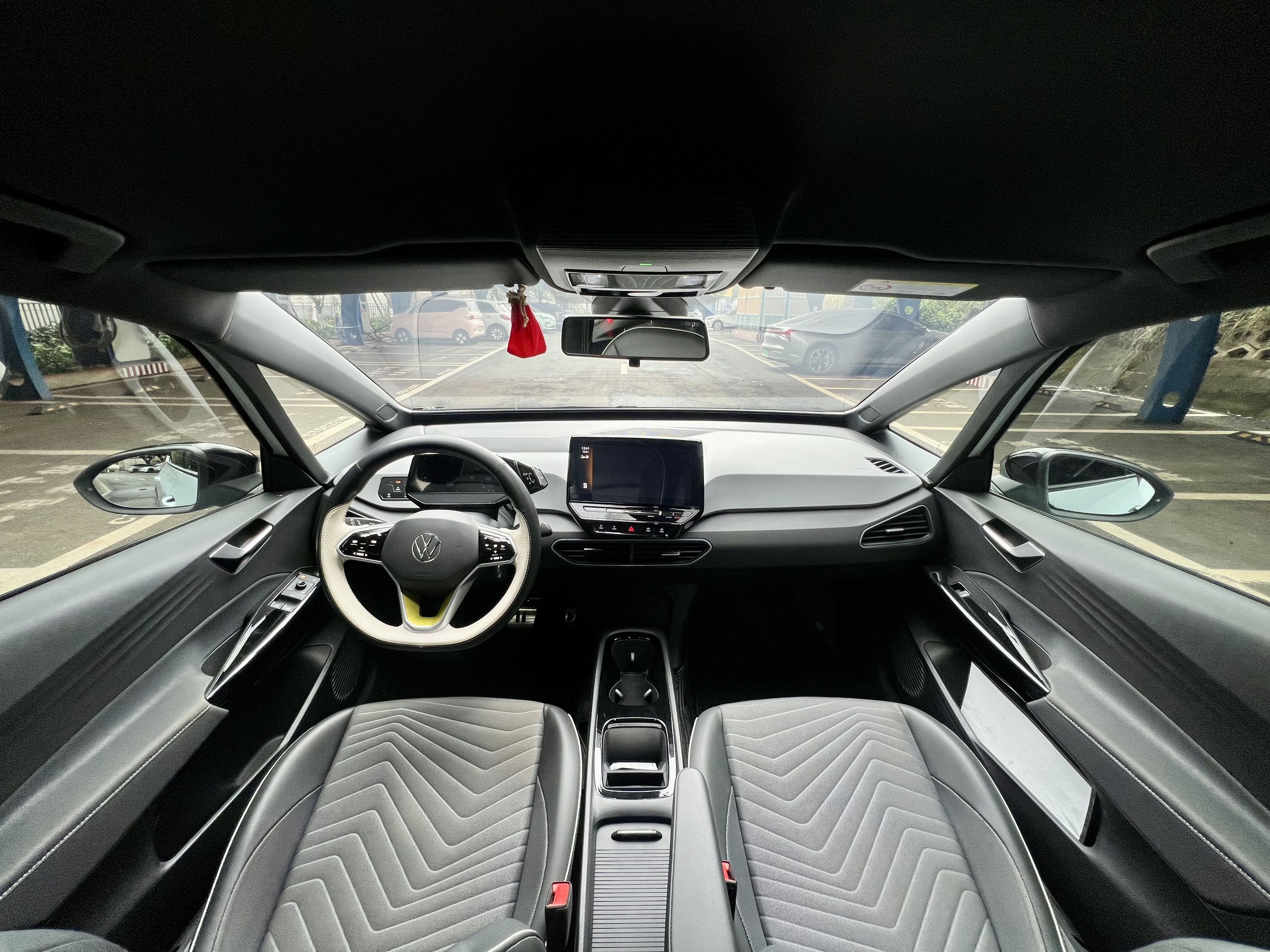 Volkswagen ID.3 2024 immagine di auto #11