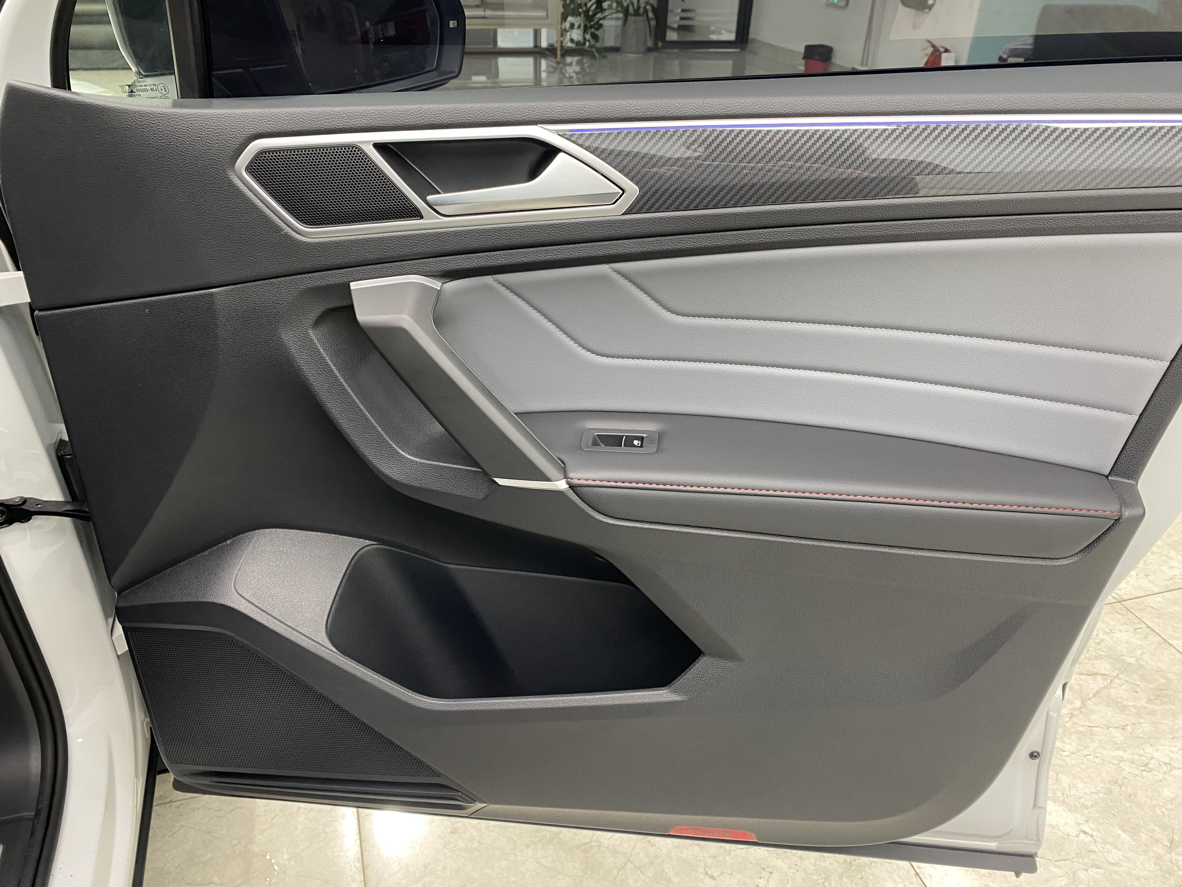 Volkswagen Tiguan X 2022 car image #11