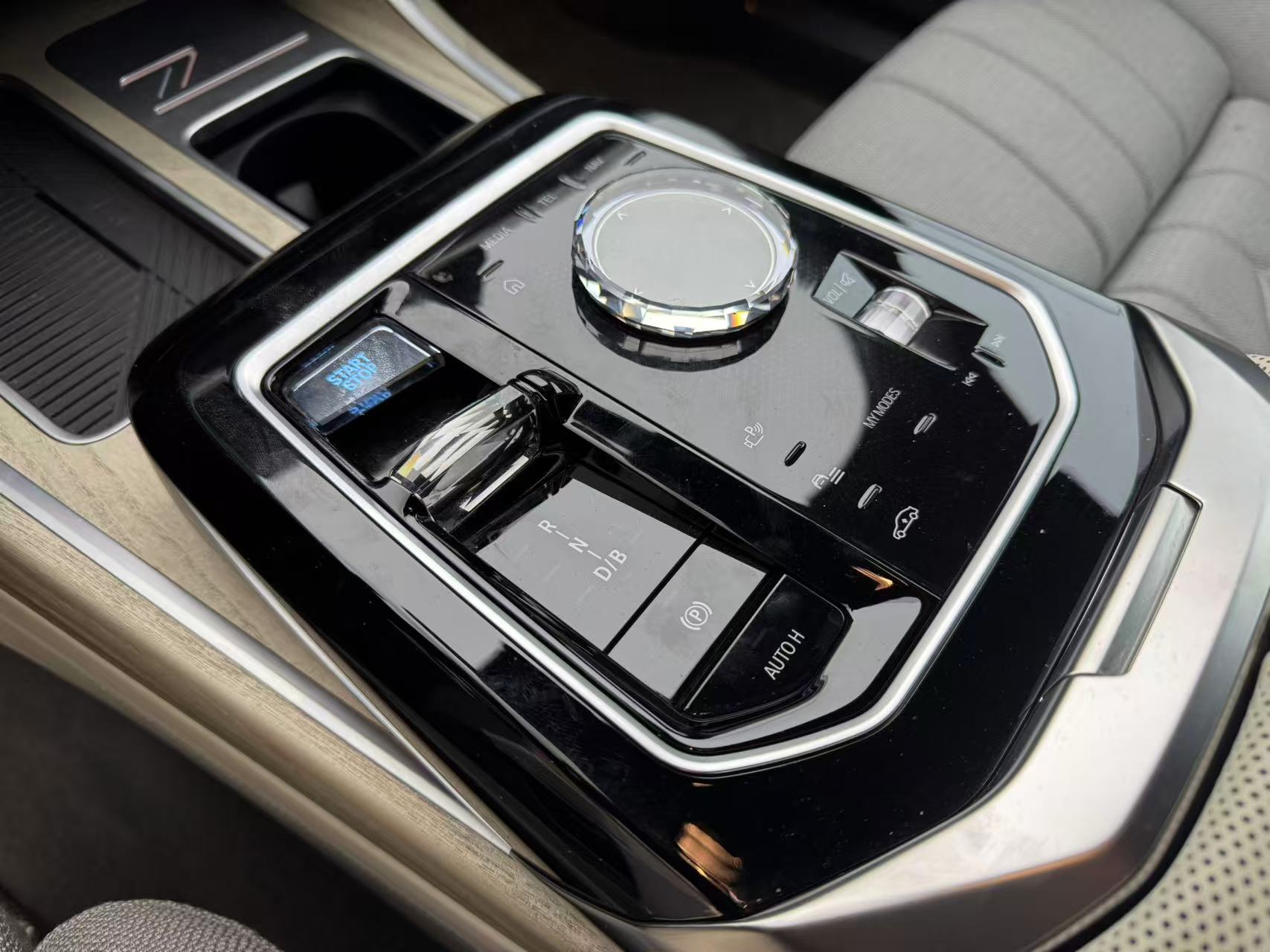 BMW i7 2023 изображение автомобиля #11