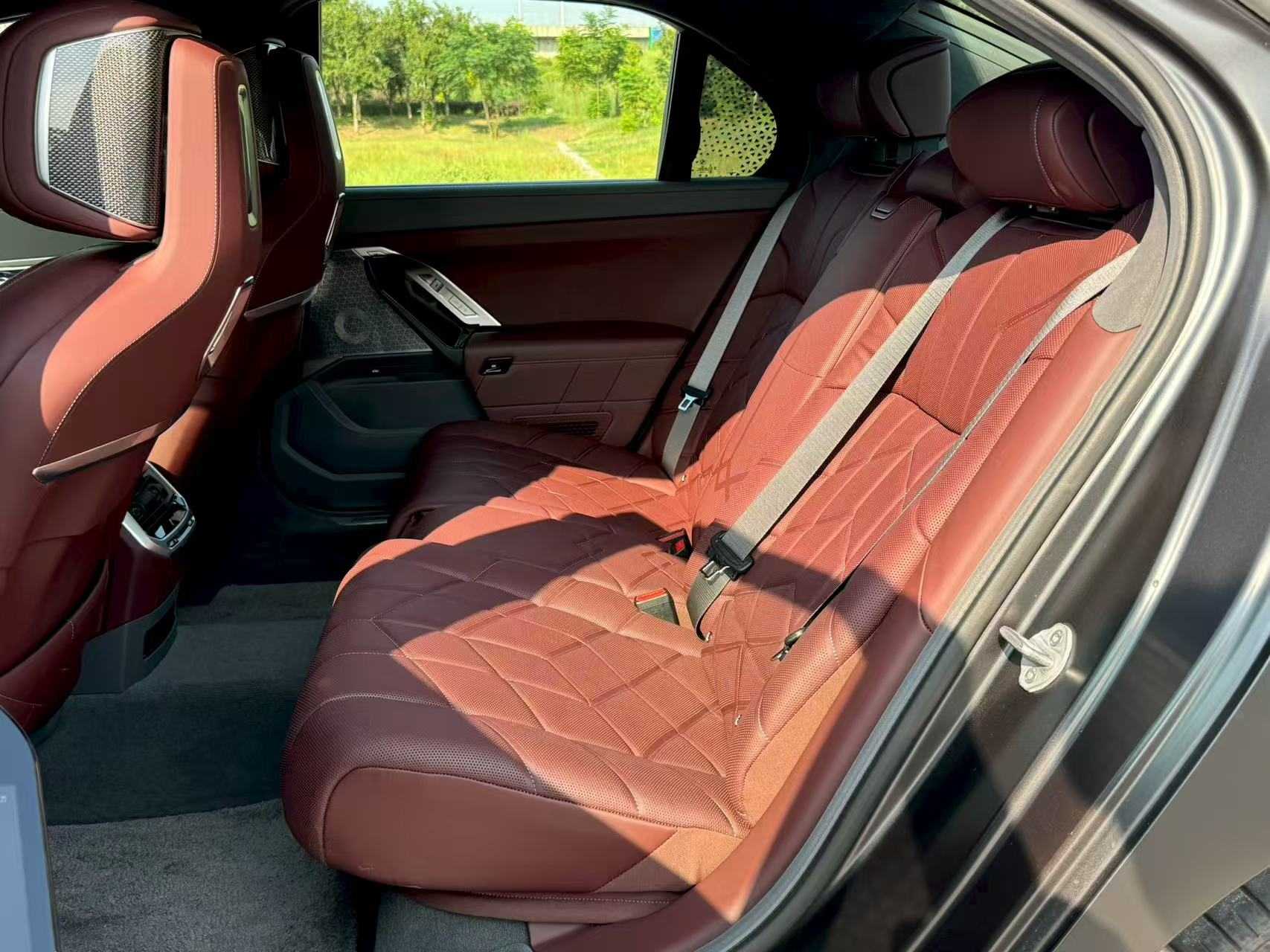 BMW i7 M70L 2023 #11 BMW i7 M70L 2023 car image #11