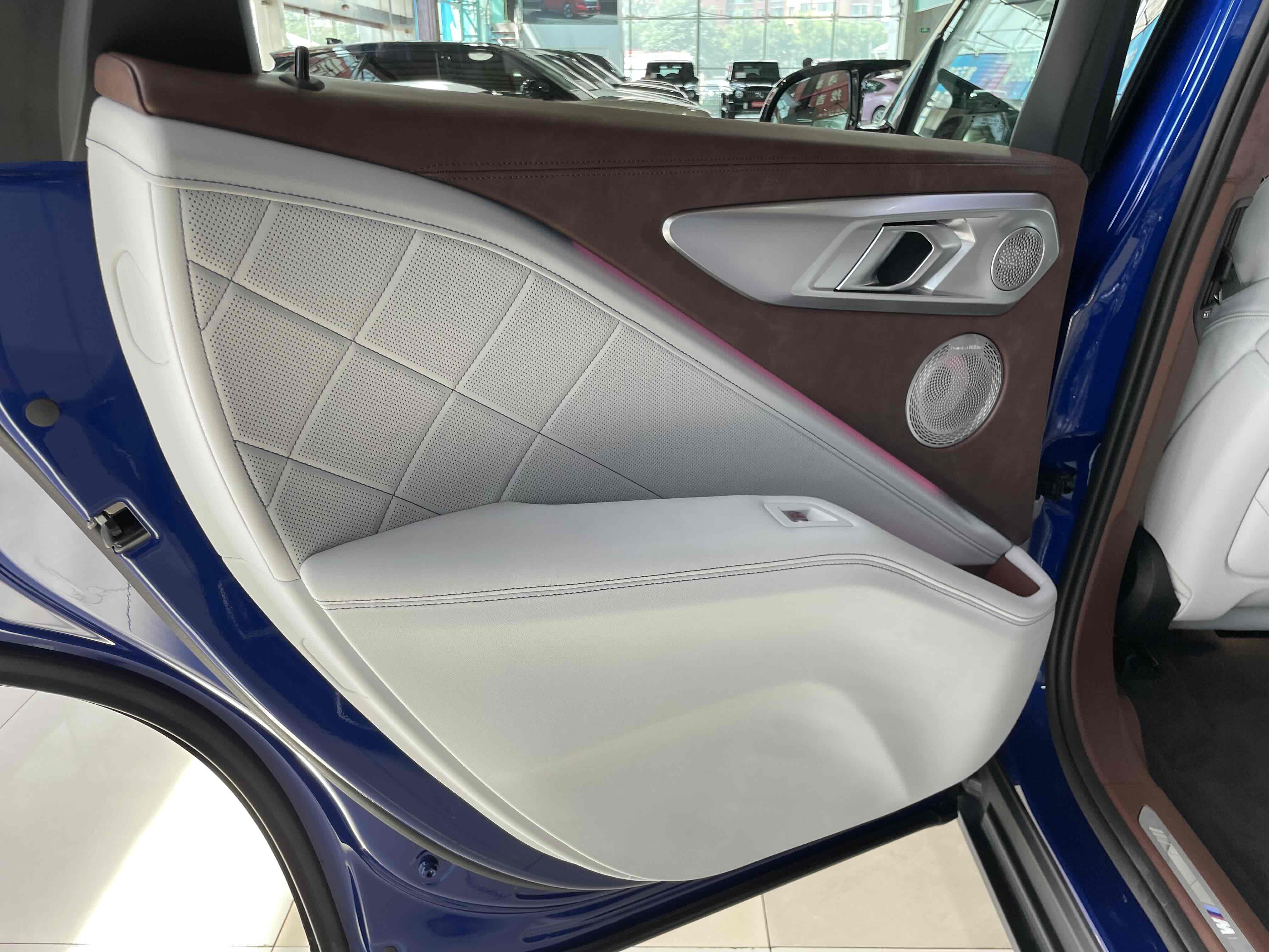 BMW XM 2024 car image #11