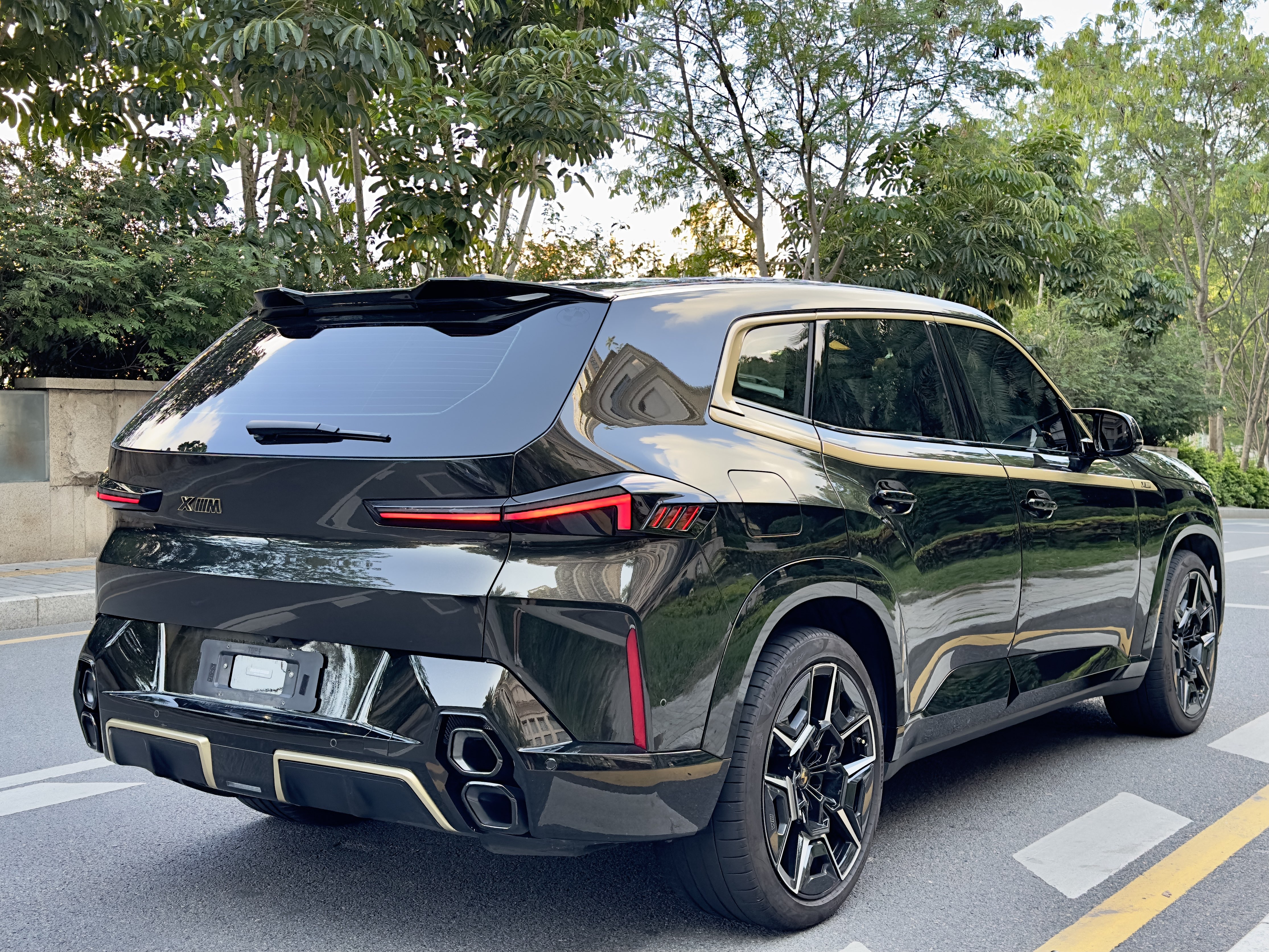 BMW XM 2023 #11 BMW XM 2023 car image #11