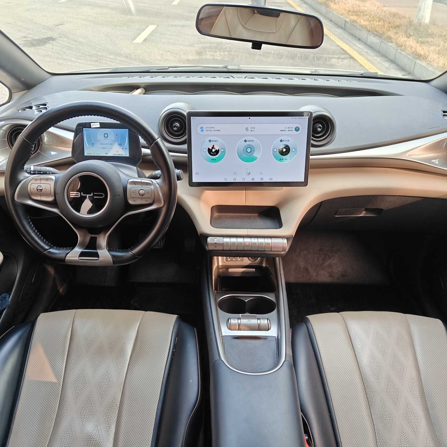 BYD Dolphin 2024 #11 BYD Dolphin 2024 car image #11