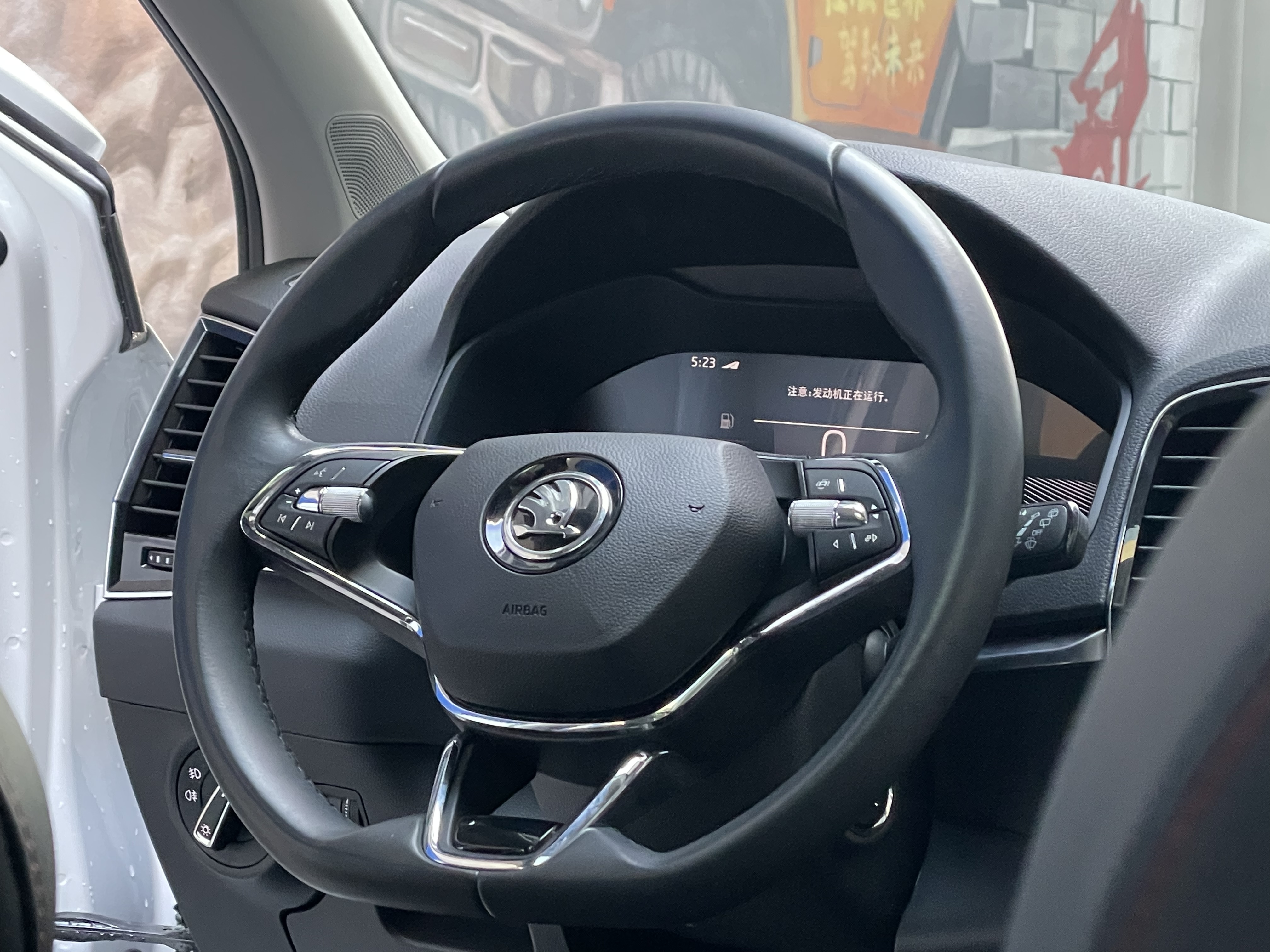 Skoda Karoq 2023 изображение автомобиля #11