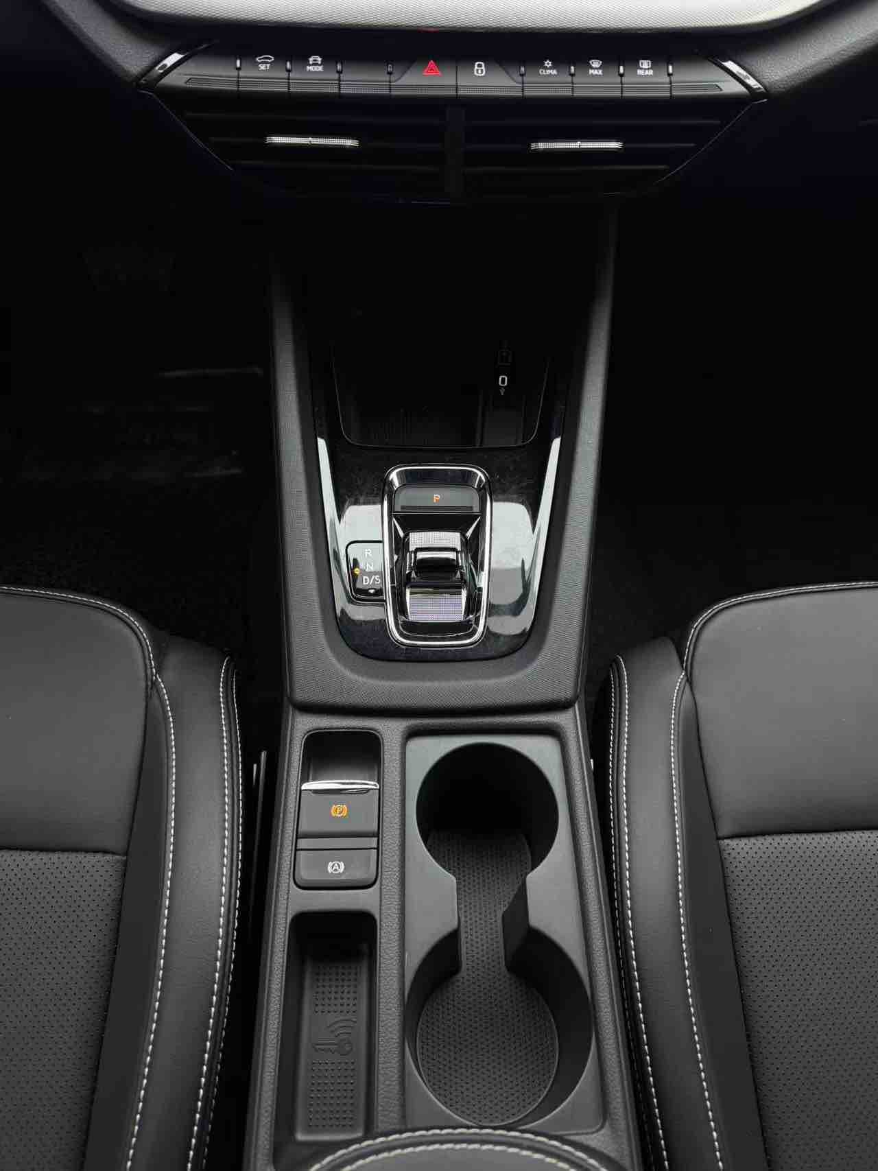 Skoda Octavia 2023 car image #11